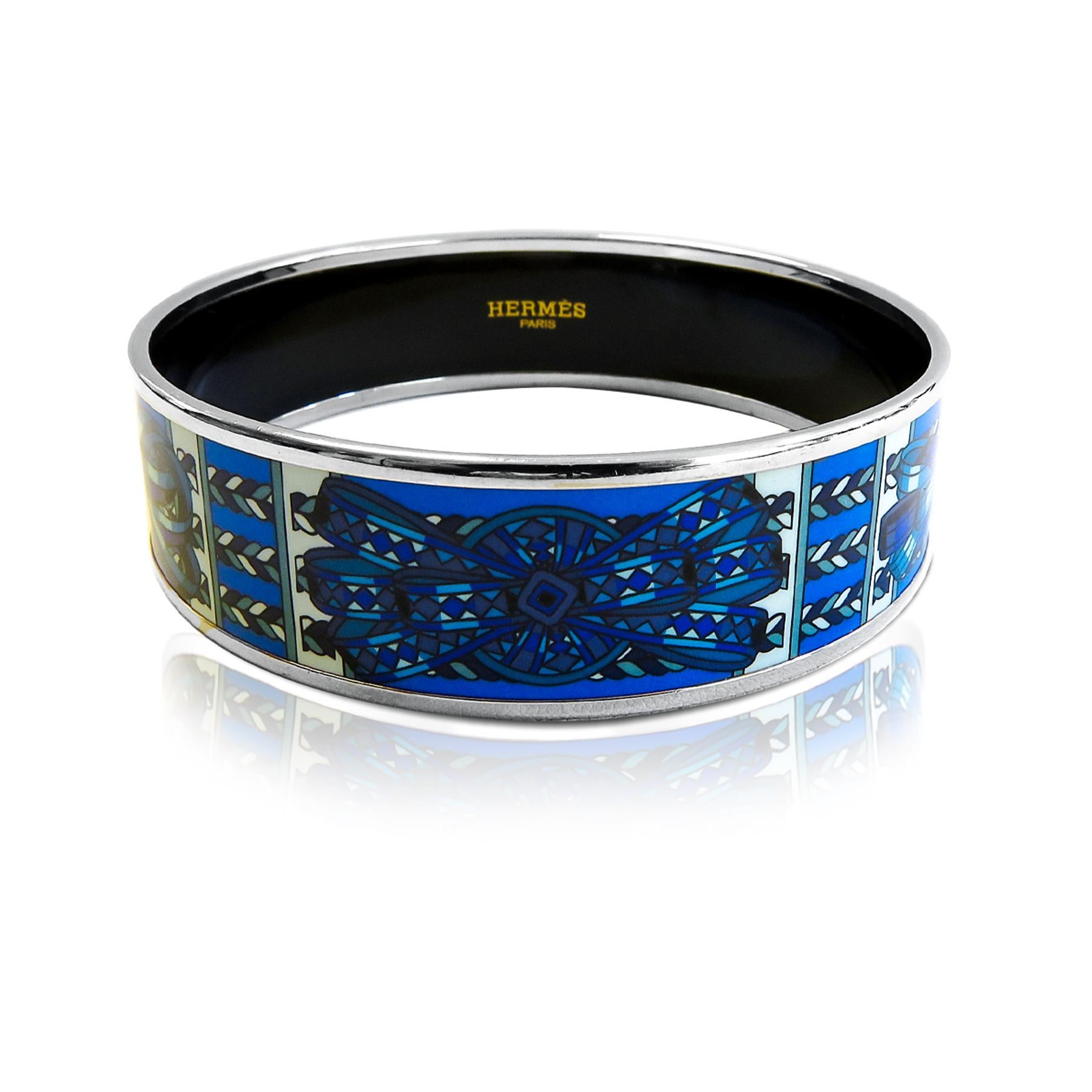This Hermes bangle features platinum plated with a printed enamel. Carved in Austria, It weighs 38 grams, 20mm wide and has an inner diameter of 2.5 inches to give a comfortable fit in your wrist.
Condition: Excellent 