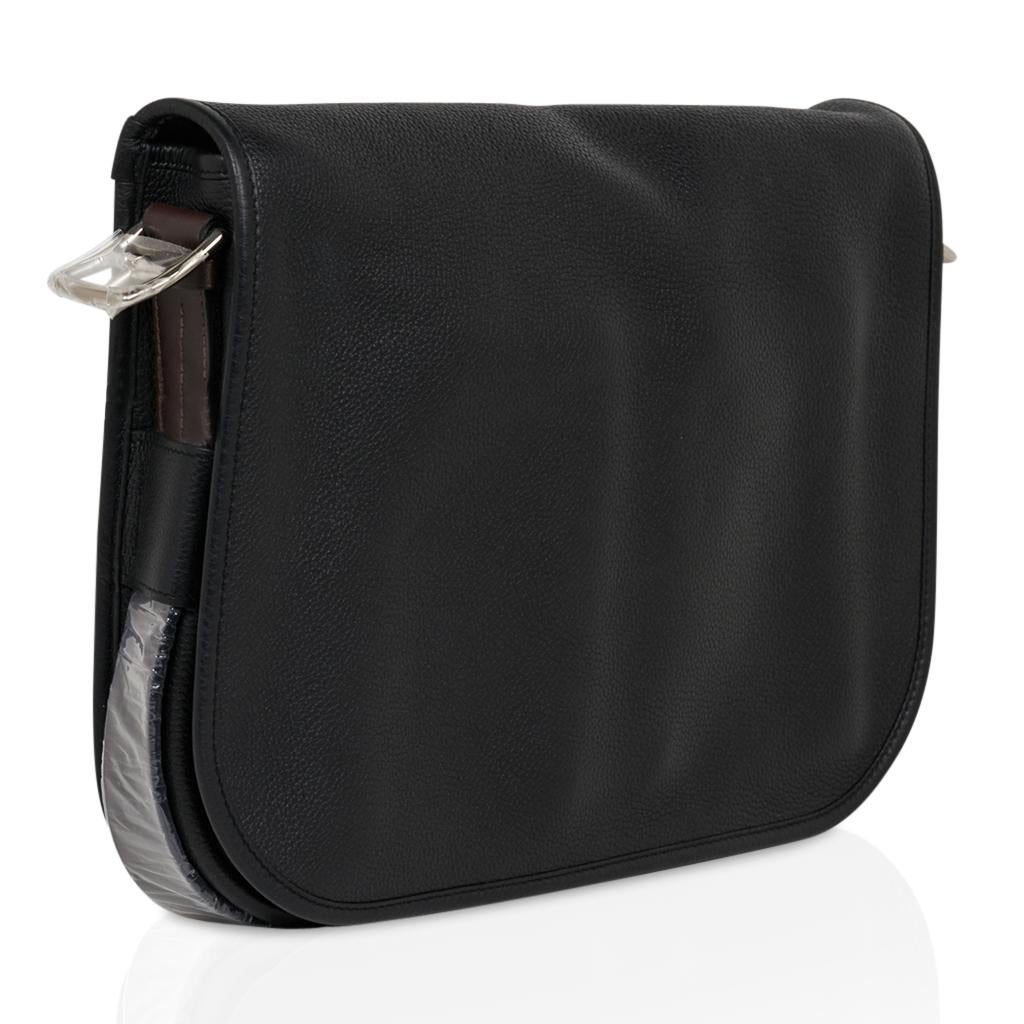 Guaranteed authentic men's Hermes Barda 35 Messenger Bag featured in Black. 
Soft, luscious Sikkim calfskin leather. 
Fresh palladium hardware.
Full frontal flap reveals two slip pockets when opened.
Two large interior compartments with a zip