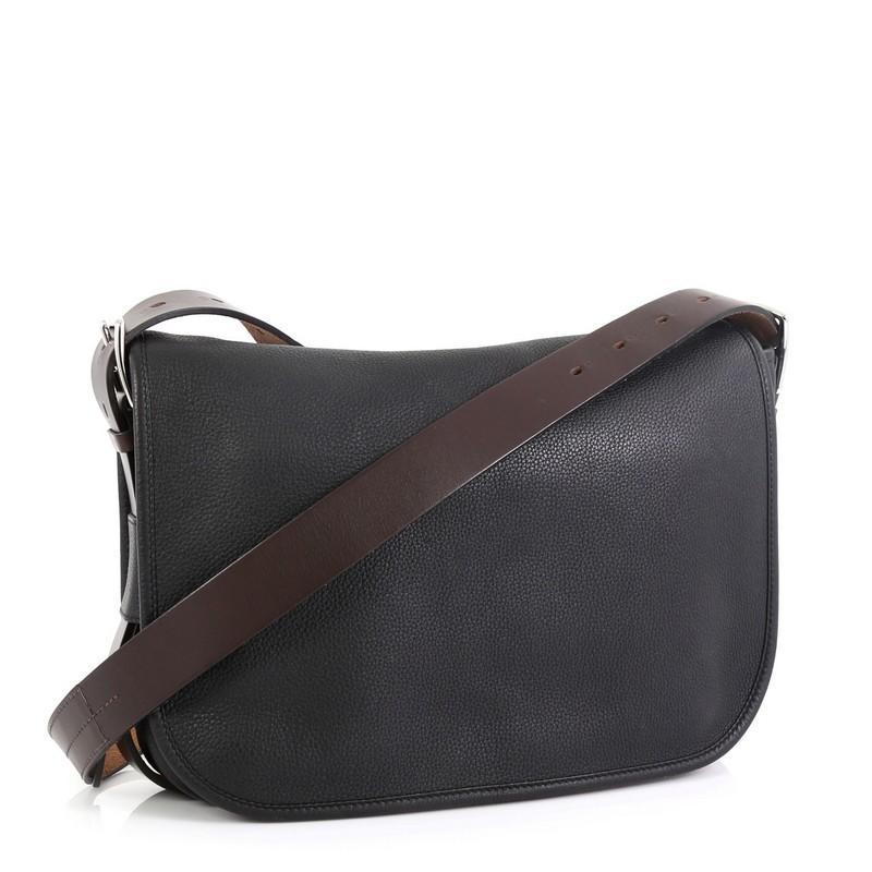 This Hermes Barda Messenger Bag Clemence 30, crafted from Noir black Veau Alamo and Ebene brown Vache Hunter leather, features an adjustable crossbody strap, full frontal flap and palladium hardware. It opens to a Noir black Chevre leather interior.