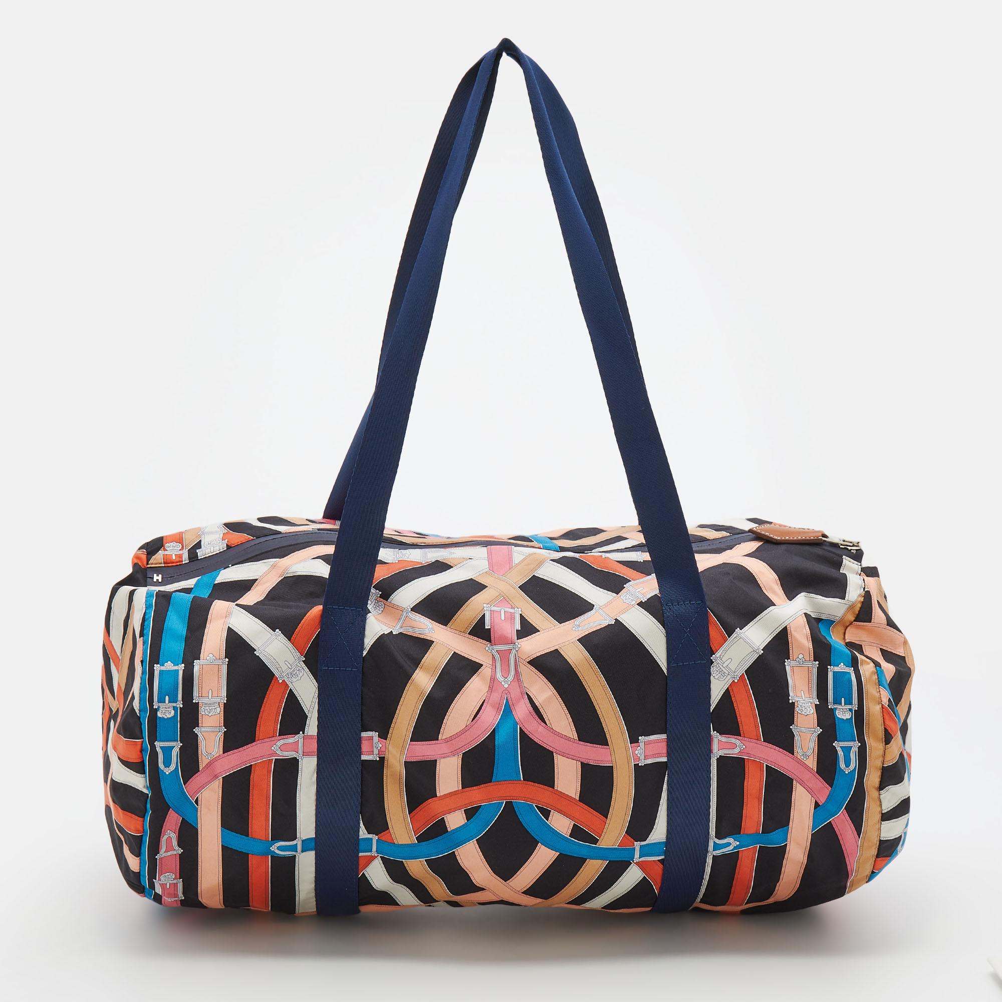 Ensure your day's essentials are in order and your outfit is complete with this Hermes bag. Crafted using the best materials, the bag carries the maison's signature of artful craftsmanship and enduring appeal.

Includes: Info Booklet, Original Box