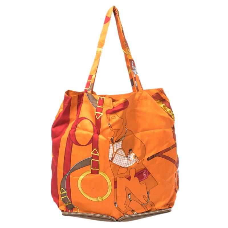 Get this versatile tote by Hermès for yourself and head out in style. Everything ranging from the attractive design to the lush silk body of this bag is just impeccable. Make a wonderful appearance by adorning this lovely bag, complete with two