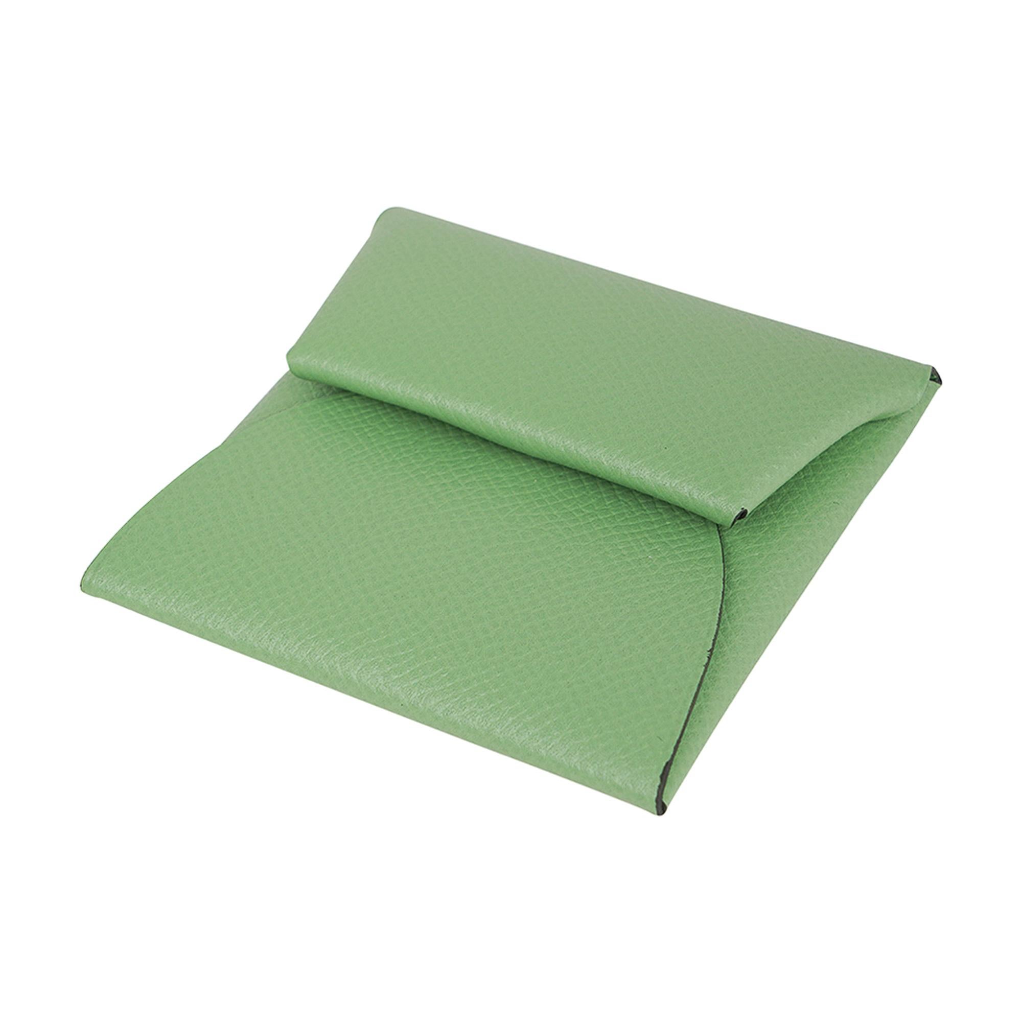 Mightychic offers an Hermes Bastia change purse featured in fresh  Vert Criquet.
Beautiful colour enhanced in Epsom leather.
The most charming addition to any bag!
Palladium snap closure.
New or Store Fresh Condition.
Comes with signature Hermes