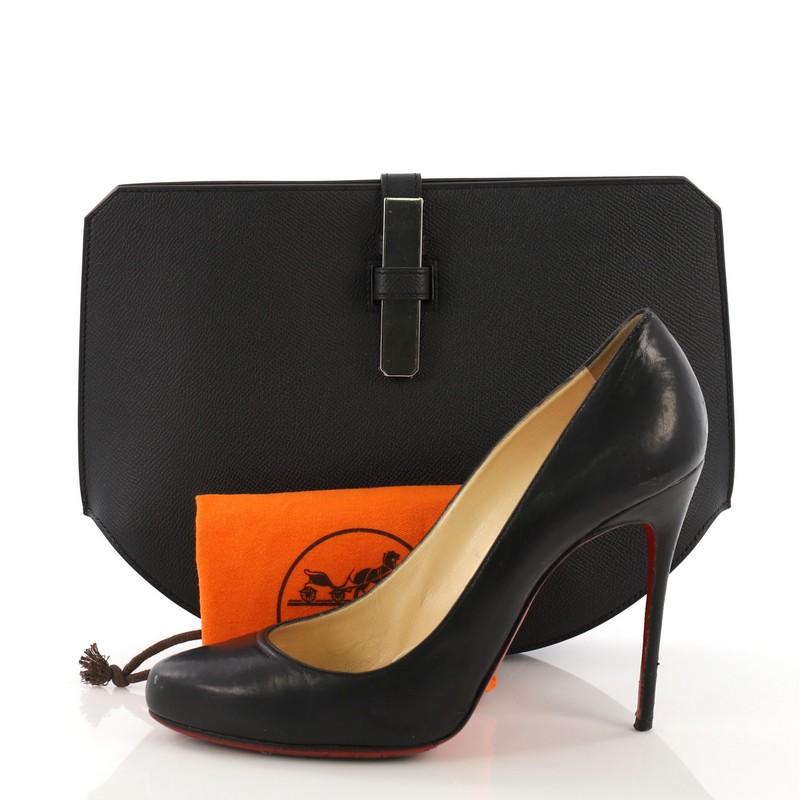 This Hermes Baton de Craie Pochette Epsom, crafted in Noir black epsom, features palladium hardware. Its pull-through closure opens to a Noir black Agneau interior. date stamp reads: X (2016). **Note: Shoe photographed is used as a sizing reference,