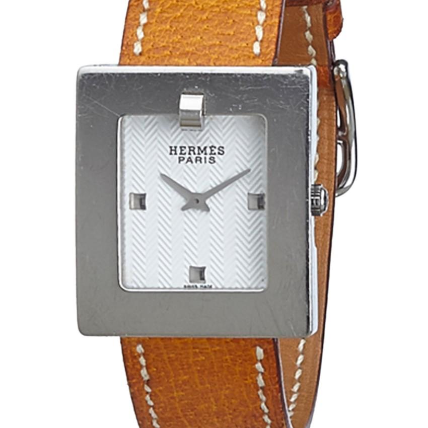 The BE1.210 watch features a leather body with silver toned hardware and quartz movement. 
Watch Specifications:
Face: about 1.9 cm x 1.6 cm 
Case: about 3 cm x2.6 cm excluding crown 
Belt width: about 1.7 cm 
Arm around: about 15 cm to 17.5
