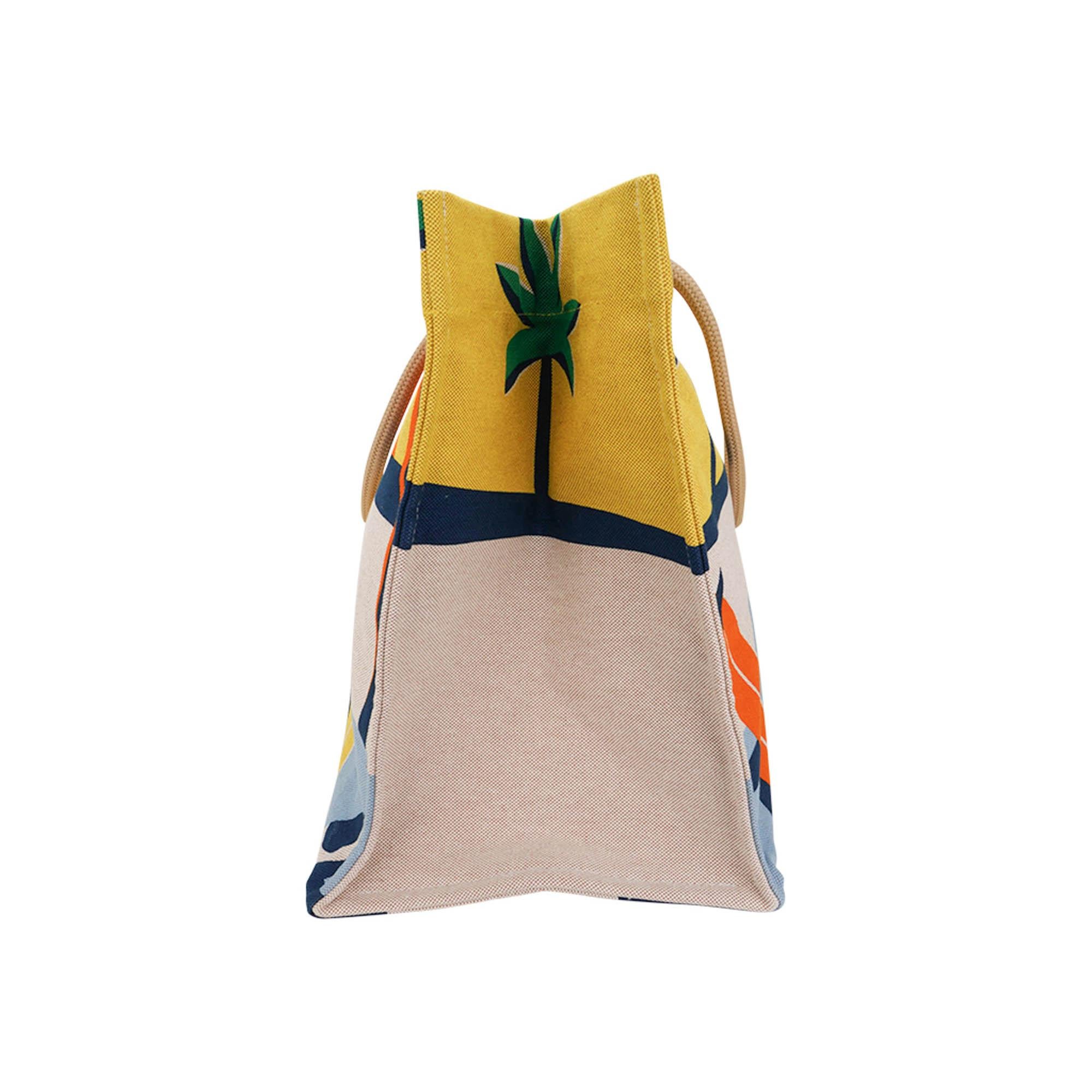 Hermes Beach Tote bag Apres la Vague Printed Toile Jaune and Blue Pour femmes en vente