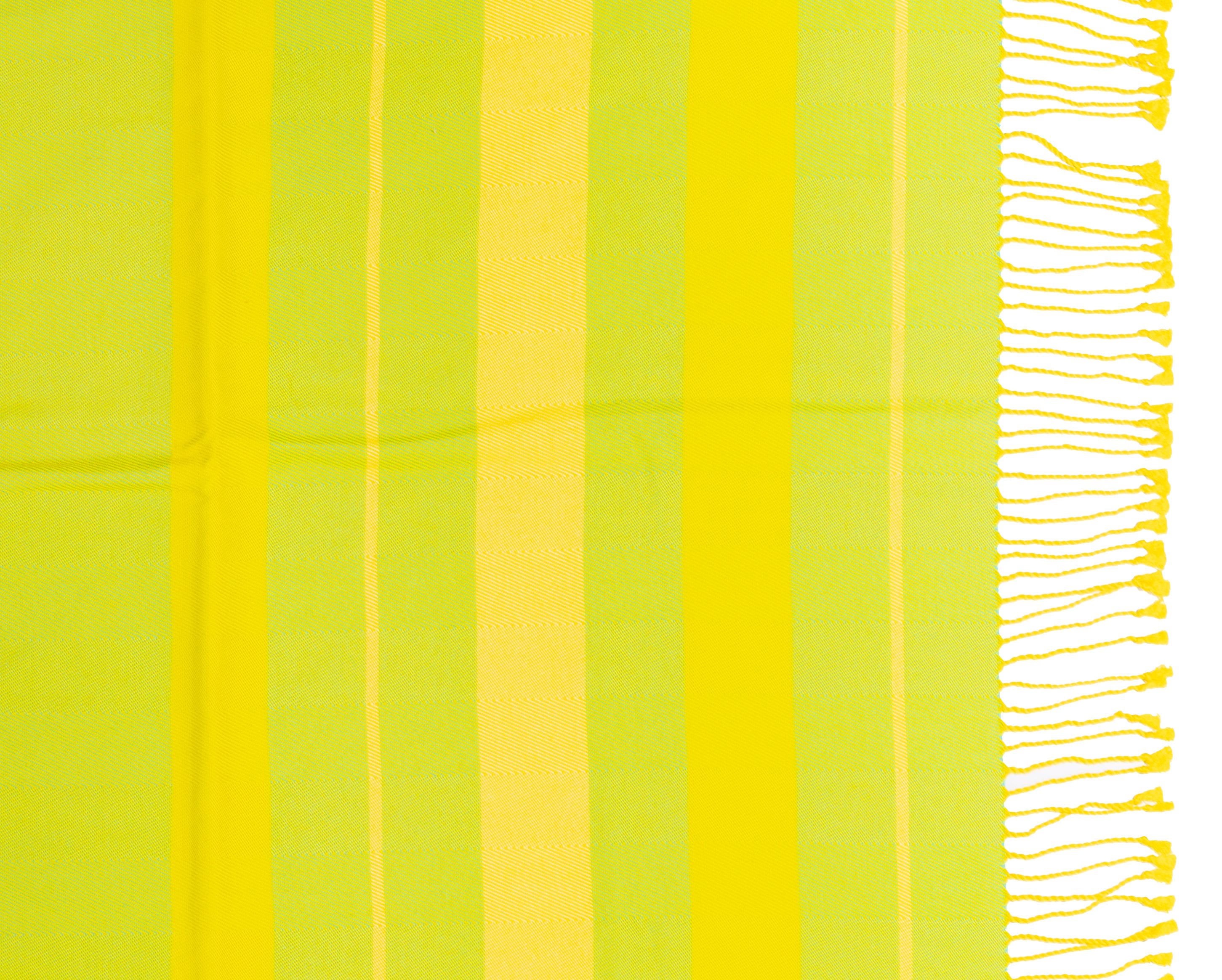 Asciugamano da spiaggia Pareo di Hermes - Circuito 24 Chaine D Ancres - Giallo Lime - 132x167cm in vendita 6