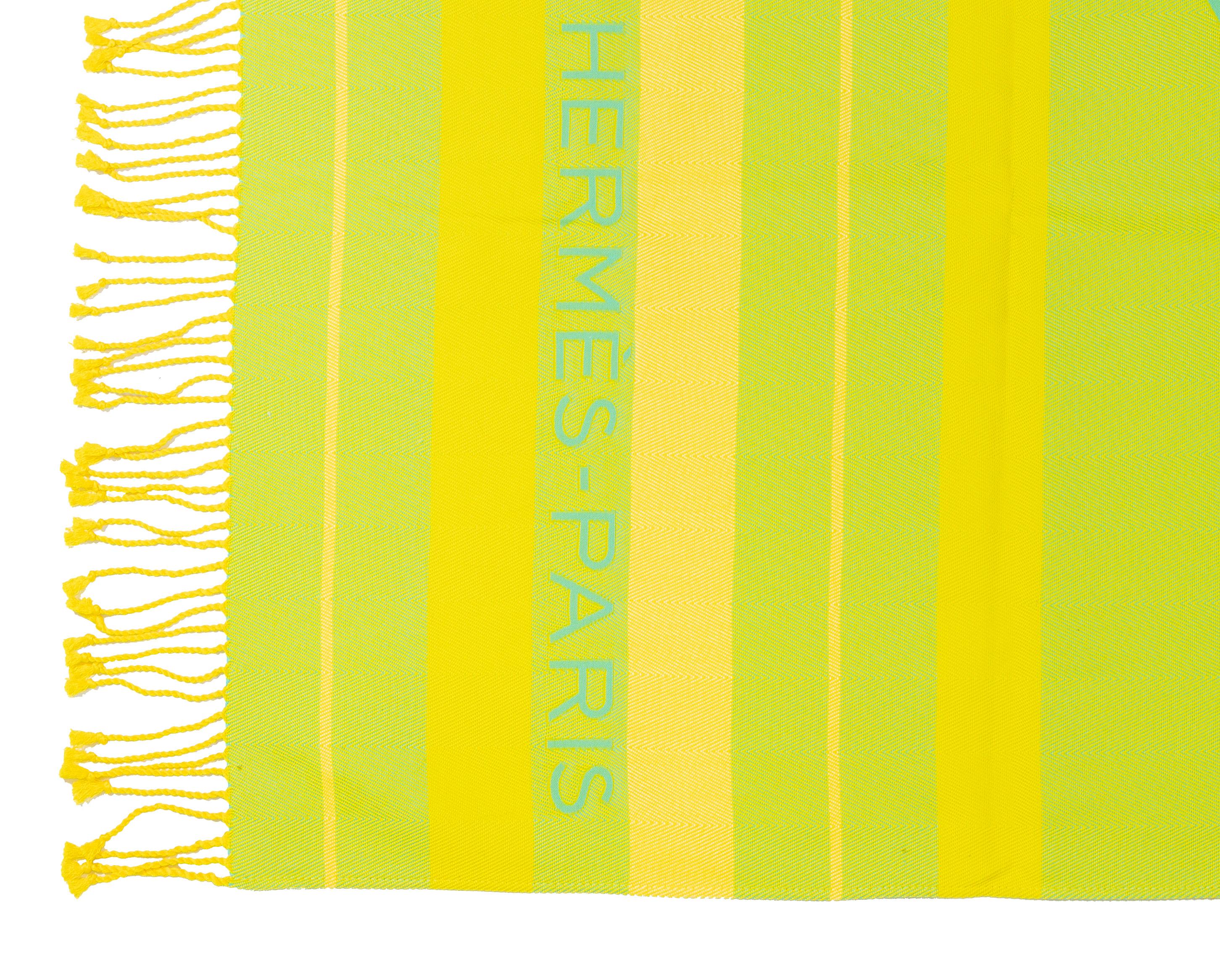 Asciugamano da spiaggia Pareo di Hermes - Circuito 24 Chaine D Ancres - Giallo Lime - 132x167cm in vendita 7