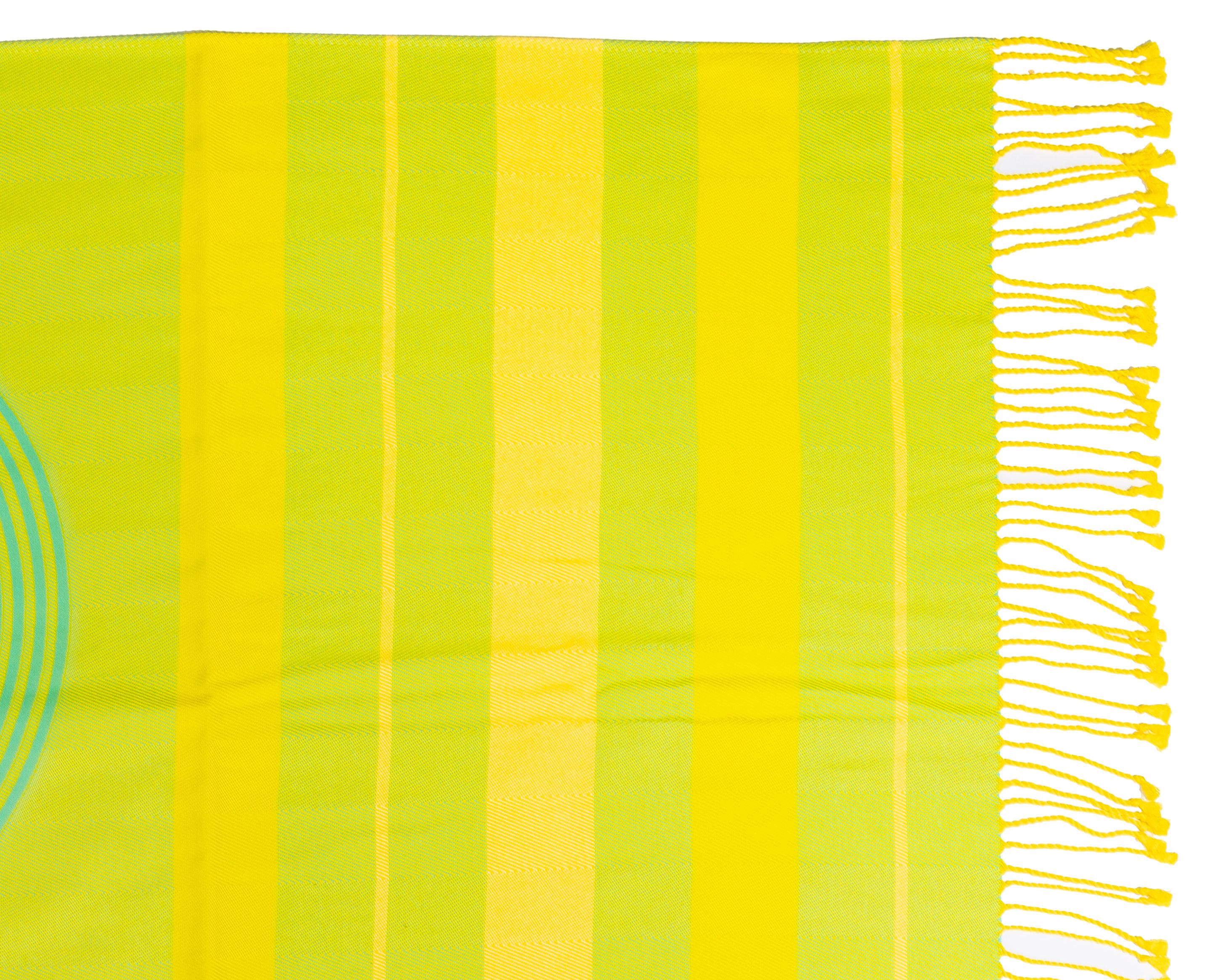 Asciugamano da spiaggia Pareo di Hermes - Circuito 24 Chaine D Ancres - Giallo Lime - 132x167cm in vendita 3