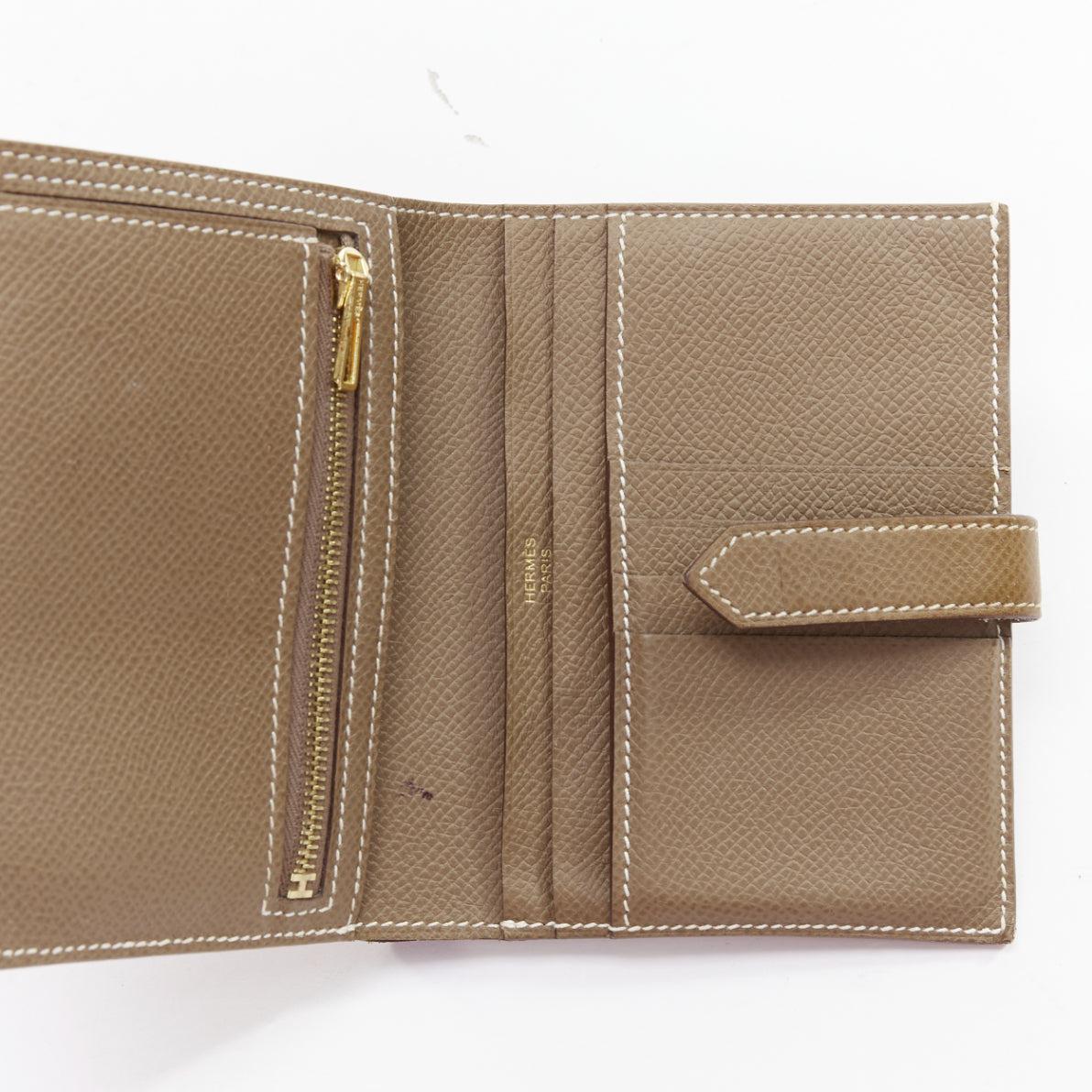 HERMES Bearn Compact etaupe brown GHW H strap epsom wallet
Reference: KYCG/A00183
Brand: Hermes
Model: Bearn Compact
Material: Leather
Color: Brown
Pattern: Solid
Closure: Loop Through
Lining: Brown Leather
Made in: France

CONDITION:
Condition: