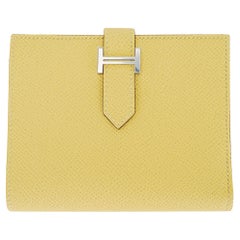 Portefeuille compact Verso Hermès Bearn jaune poussin/ Nata finitions métalliques en or Epsom