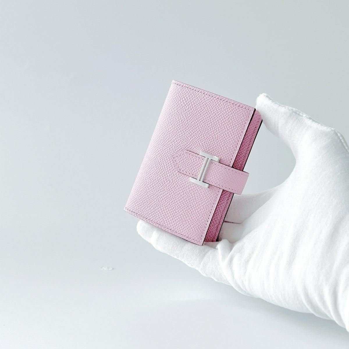 Shop this beautiful Hermès Bearn Mini Wallet Compact in Mauve Sylvestre with Gold Hardware. This beautiful wallet has space for both credit cards as well as a separate change purse for coins. This new colour for 2022 comes in Epsom Calfskin leather