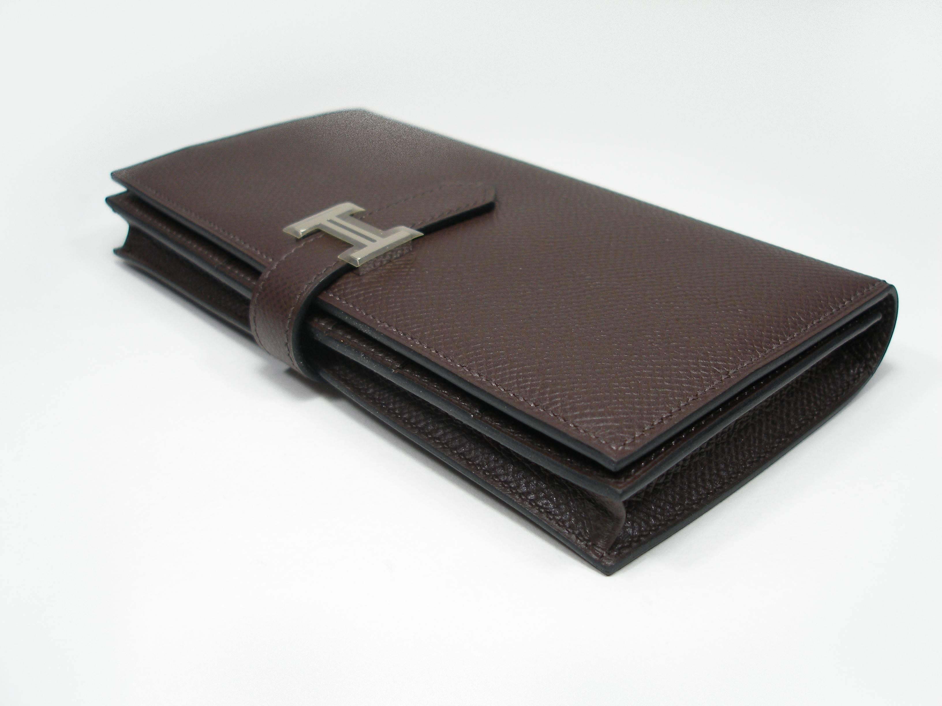 Absoluty Brand New 
Never worn / used
Hermès Béarn Soufflet Wallet
Epsom Leather : Nice color Chocolat / brown
Stamped Hermès Made in France
H claps Palladium
Stamp O in square , year 2011
Measures 6.9