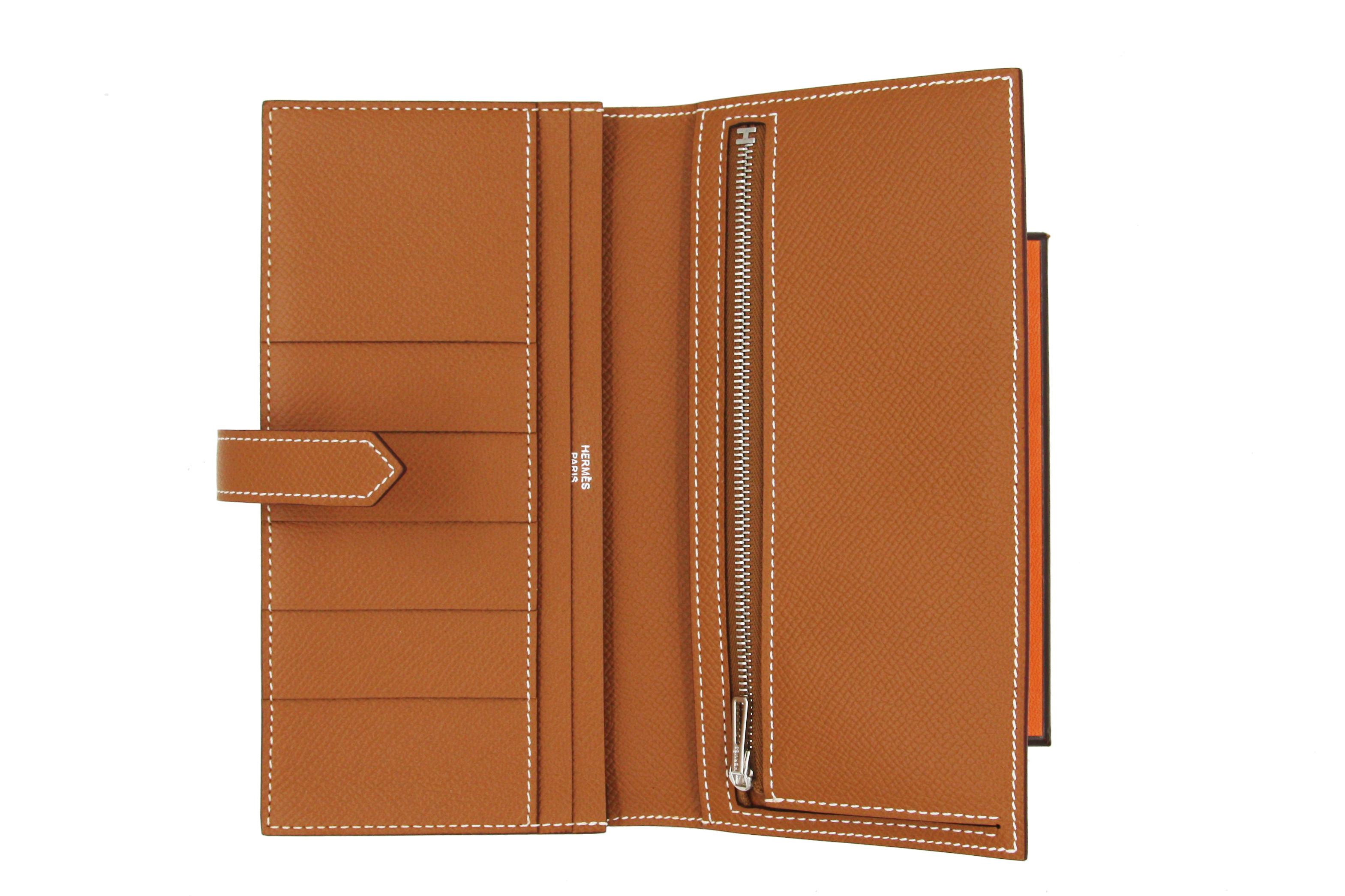 Wallet with 5 credit card slots, 2 pockets, zipped change purse and gold plated 'H' tab closure

Color: Camel
Measures 6.9