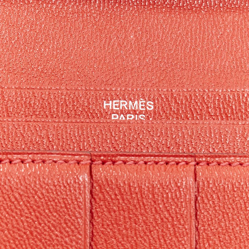 HERMÈS Bearne, portefeuille long rouge en cuir à échelle argentée avec logo H en vente 3