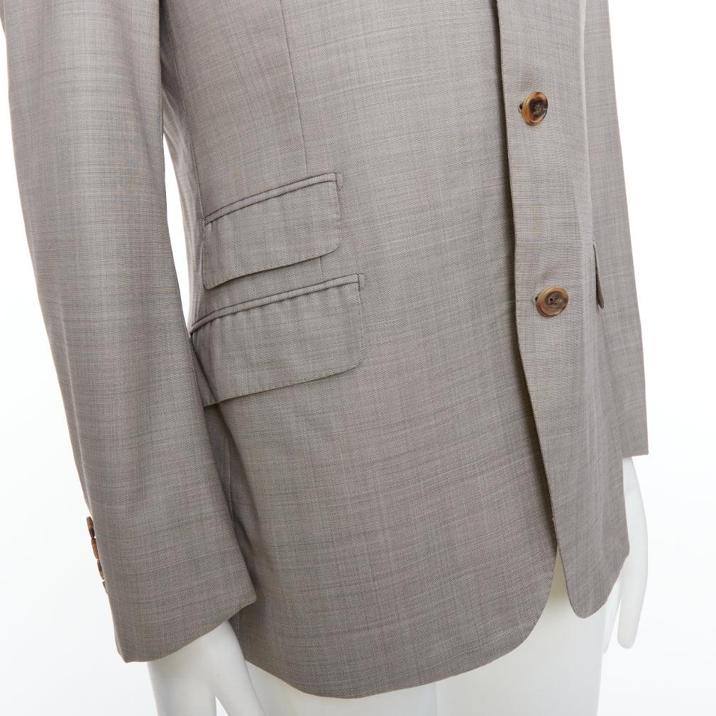 HERMES beige 100% lana 3 tasche con dettagli cuciti a mano abito blazer FR48 M
Riferimento: LACG/A00439
Marchio: Hermes
Materiale: Lana
Colore: Grigio
Modello: A scacchi
Chiusura: bottone
Fodera: Tessuto crema
Dettagli extra: Dettagli cuciti a mano.
