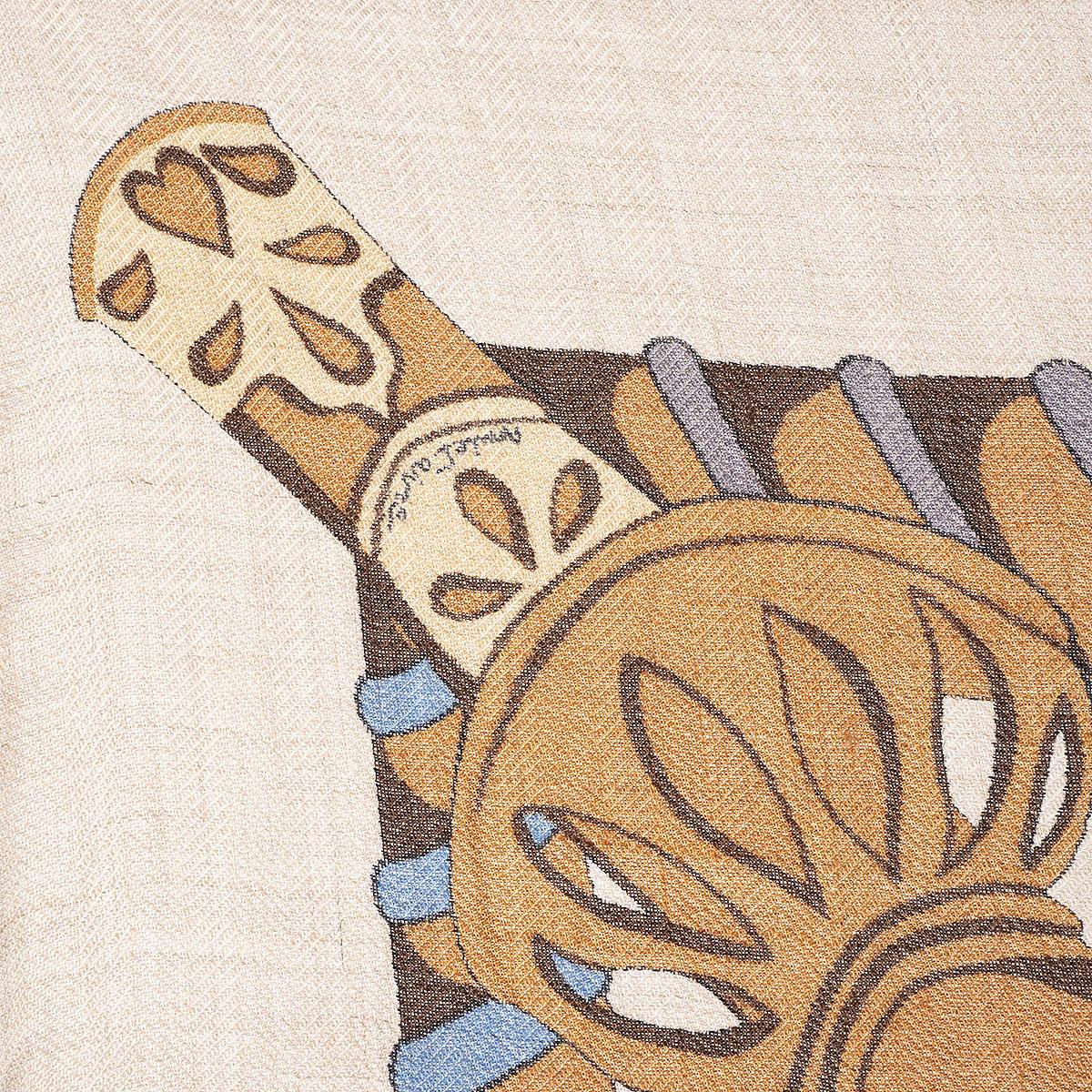 HERMES beige cashmere silk ETENDARDS ET BANNIERES 90 Scarf  In Excellent Condition For Sale In Zürich, CH