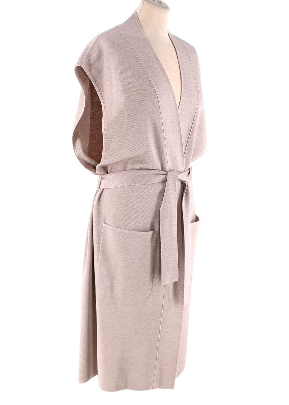 Hermes Beige Cashmere-Silk Longline Belted Cardigan

-Fine soft cashmere & silk blend
-Lightweight
-Sleeveless cardigan
-Belted, removable
-Two pockets, one featuring embroidered logo
-Open front, no fastenings

Made in Italy

PLEASE NOTE, THESE