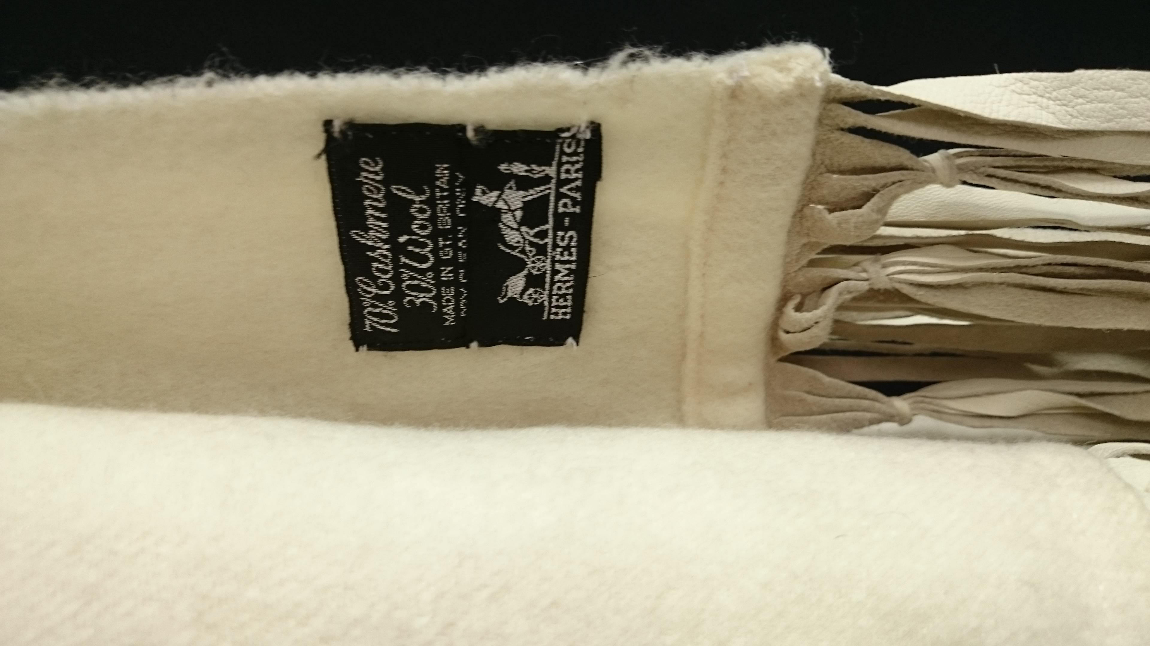 Large Hermès Light-Beige Cashmere-Wool Scarf with leather strips. It can be used over the shoulders like if it was a Poncho.  
It's in perfect conditions since it was only worn few hours.
70% Cashmere / 30% Wool
The Scarf is 150 x 140 cm
And each