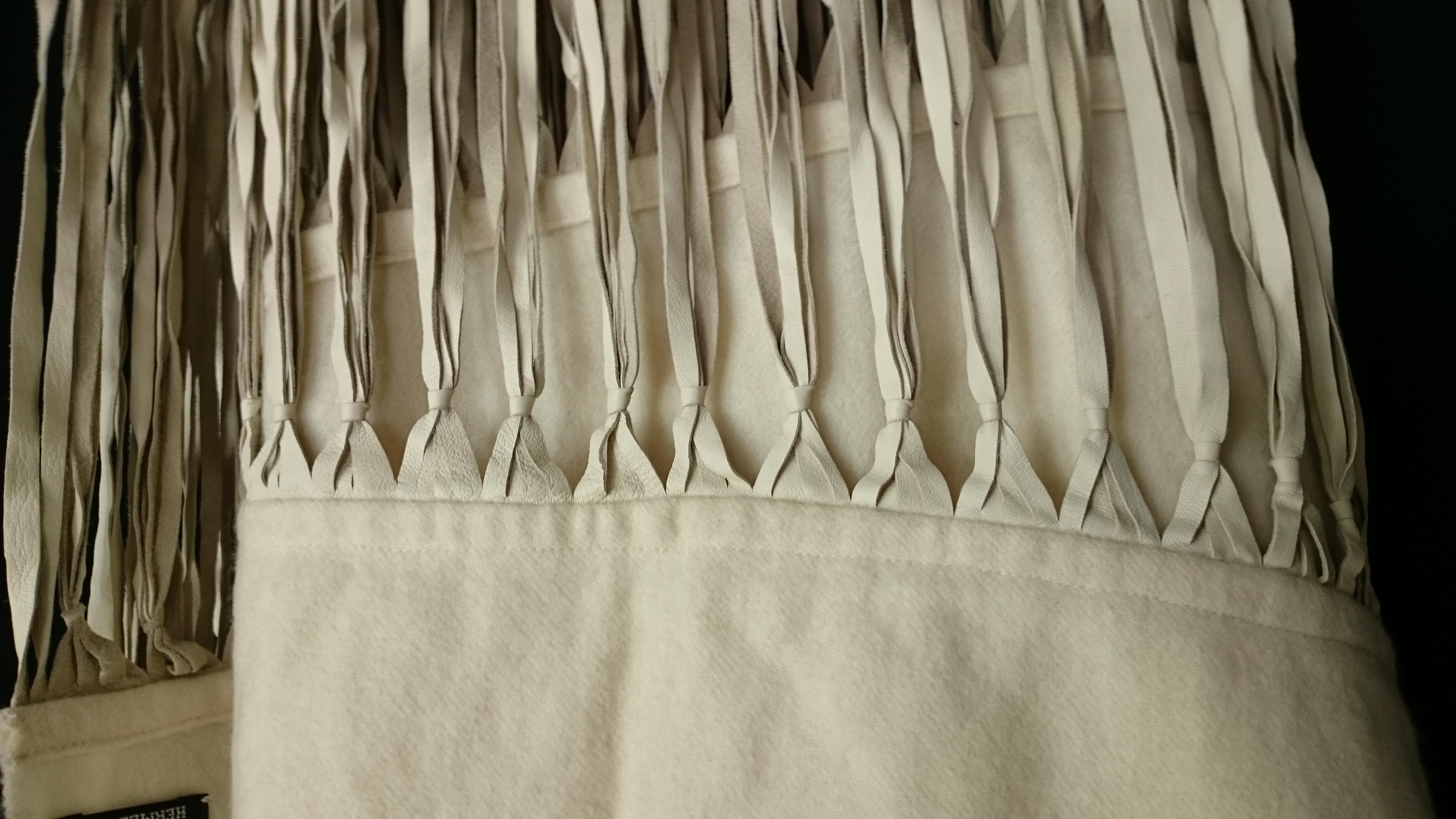 Hermès Beige Cashmere/Wool Scarf with stripes in leather. Like new. In Excellent Condition For Sale In Somo (Santander), ES