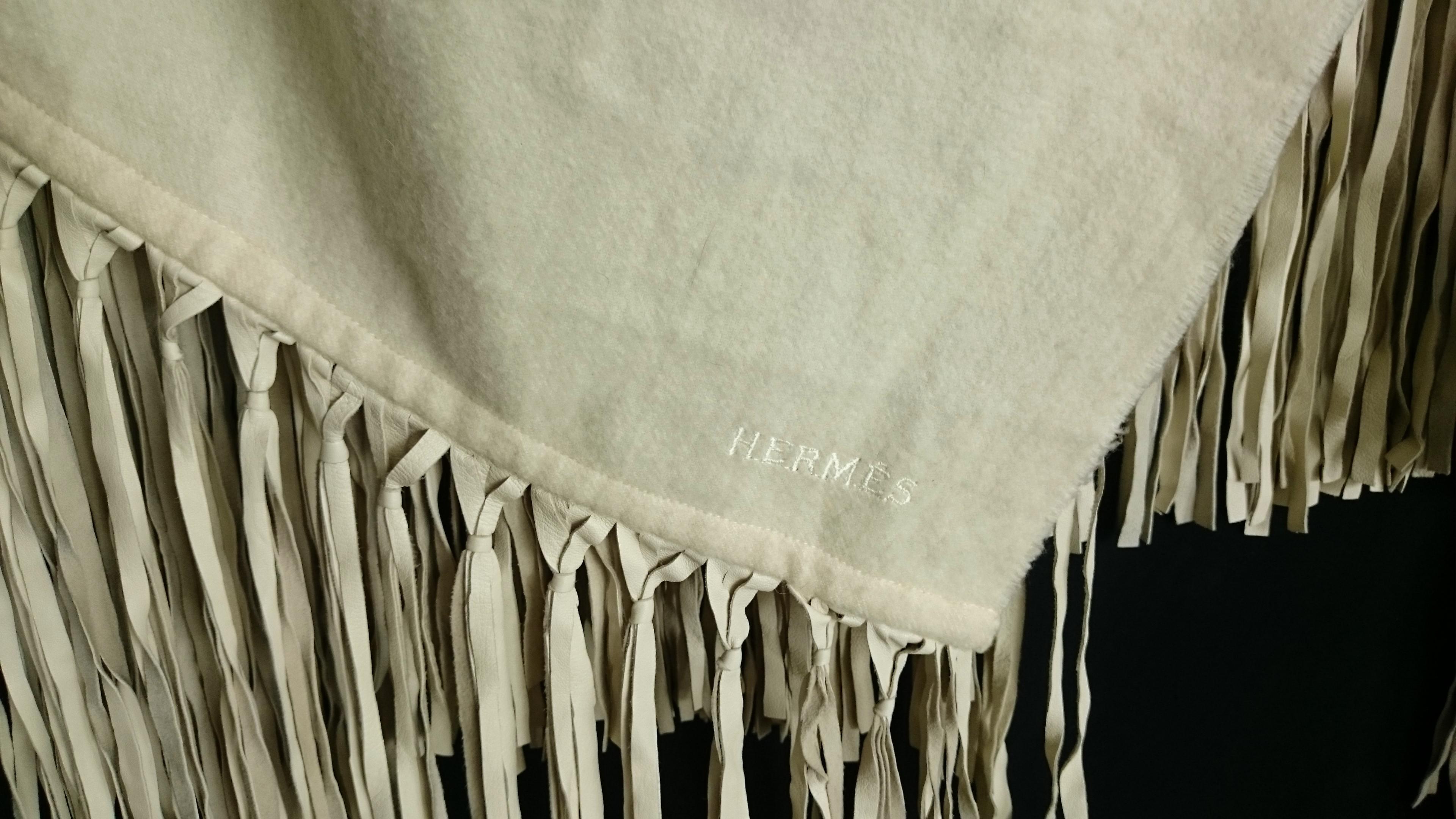 Hermès Beige Cashmere/Wool Scarf with stripes in leather. Like new. For Sale 2
