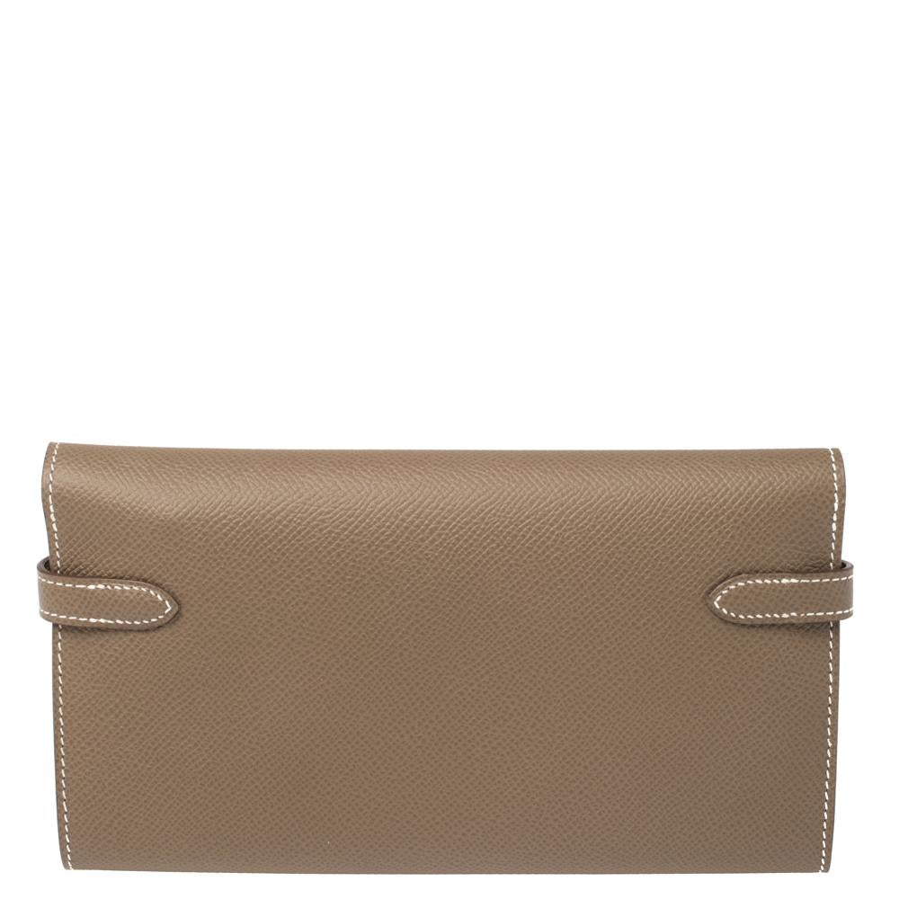 The Kelly is a name synonymous with Hermès. It is a symbol of their wondrous dedication to craftsmanship and classic style. The lock of the bag, which is a turn lock, now appears in jewelry and wallets. This wallet also carries the iconic Kelly