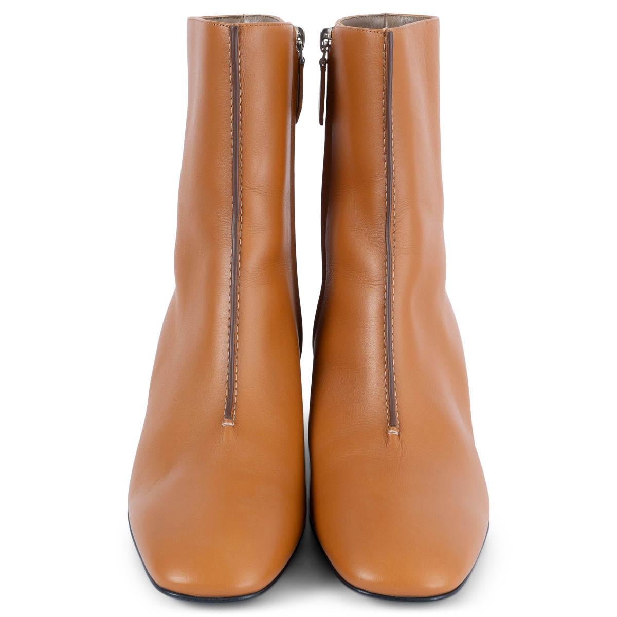 100% authentic Hermès Dedale ankle boots in Beige Dore (camel brown) calfskin leather. Feature a block heel, painted edges and contrast stitching. Open with a zipper on the inside. Lined in goatskin leather. Brand new.