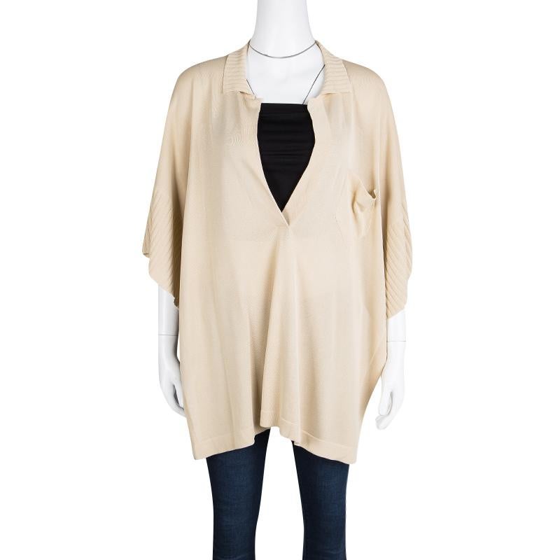 Don't lose out on your fashion as the summer heat becomes unbearable. This Hermes Oversized Top keeps you comfortable and lets you look glam at the same time. Knitted from Beige coloured silk and viscose, it comes with an Open Side which is detailed