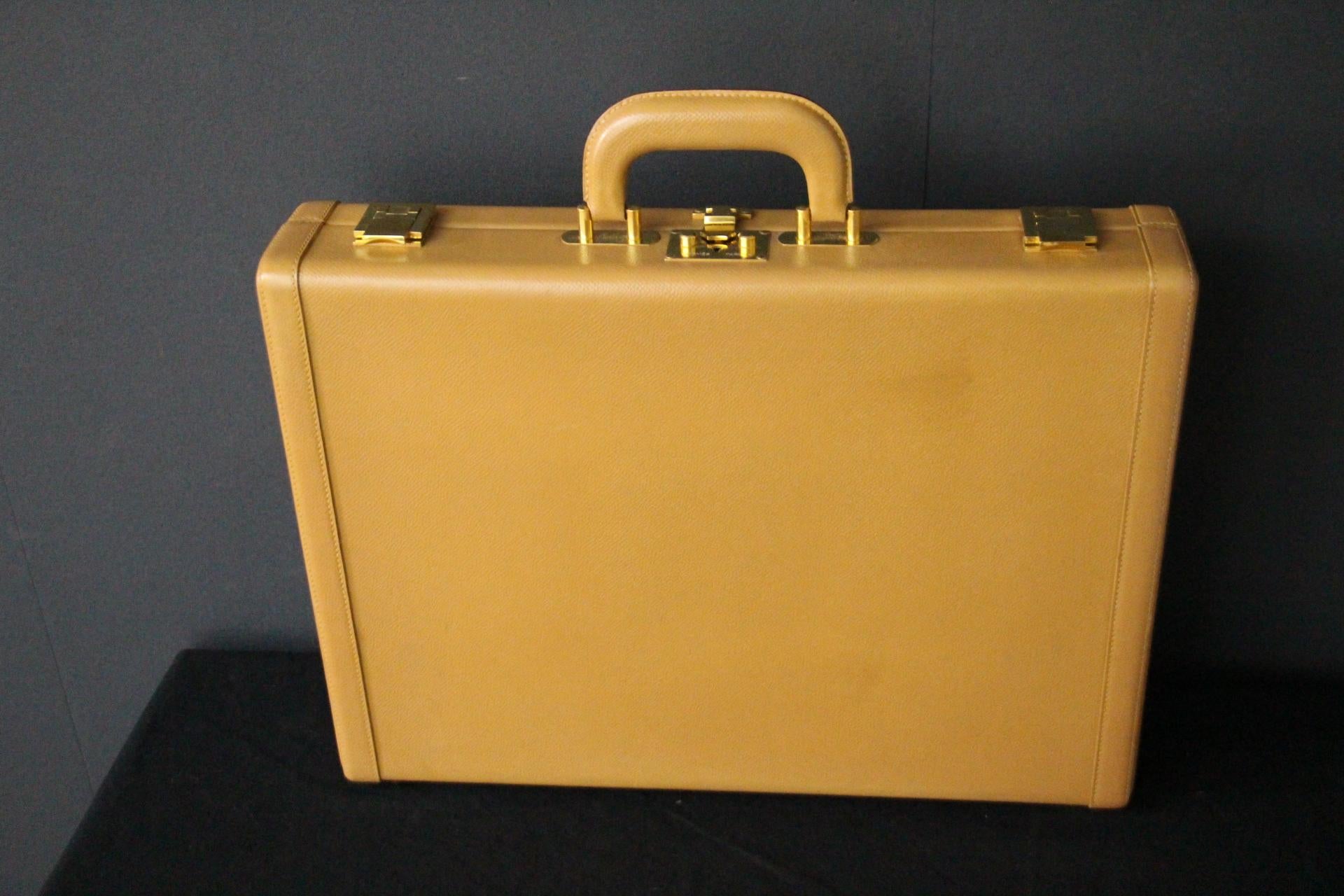 Hermès Beige Leather Briefcase, Hermes Attache, Hermes Bag In Good Condition For Sale In Saint-ouen, FR