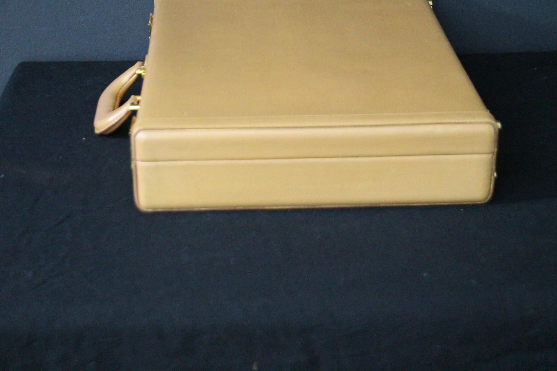 Porte-documents en cuir beige Hermès, Attaché-case Hermès, Sac Hermès Unisexe en vente