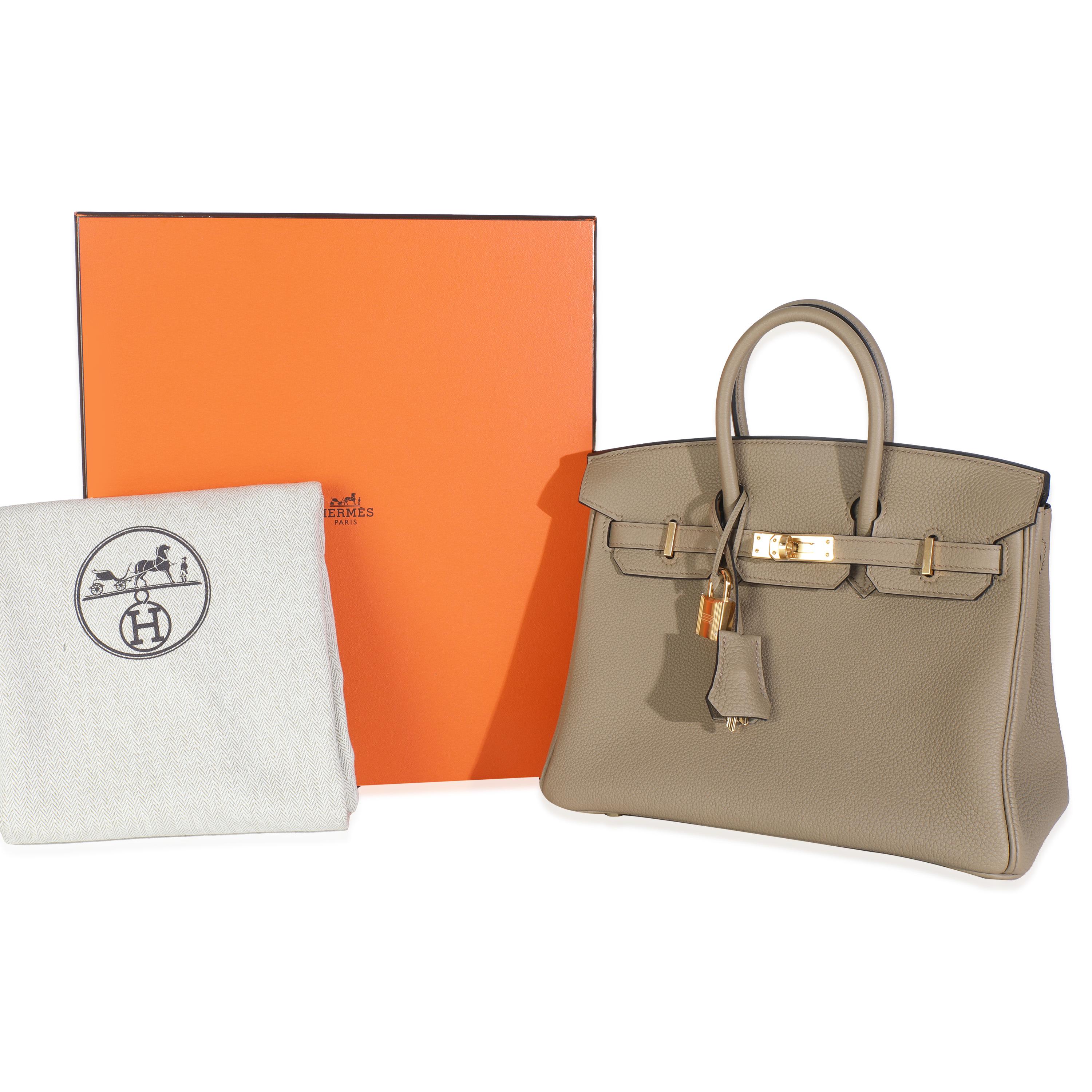 Hermès Beige Marfa Togo Birkin 25 GHW
SKU: M148746

Descrizione delle condizioni: L'inafferrabile borsa Birkin di Hermès è stata disegnata dopo che l'allora direttore artistico, Jean-Louis Dumas, era seduto accanto a Jane Birkin su un volo da Parigi
