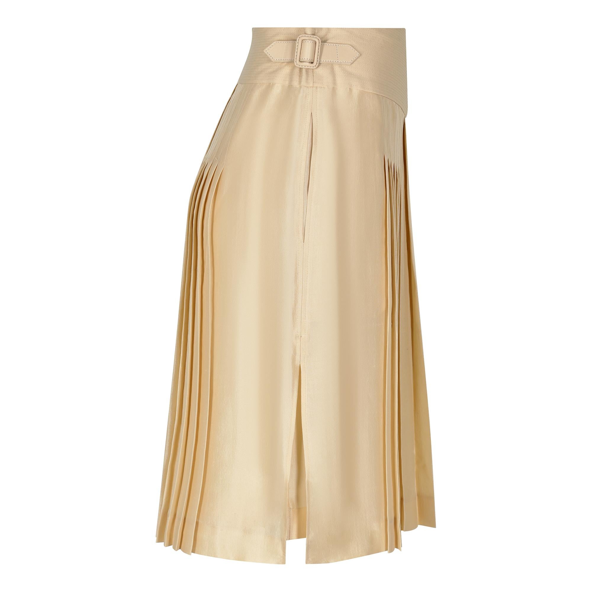 This is a brand new with tags Hermes natural silk and leather accordion pleat skirt. This is an absolutely classic style that will never date although this piece is new 'old stock'. It is extremely wearable and versatile. The skirt features a