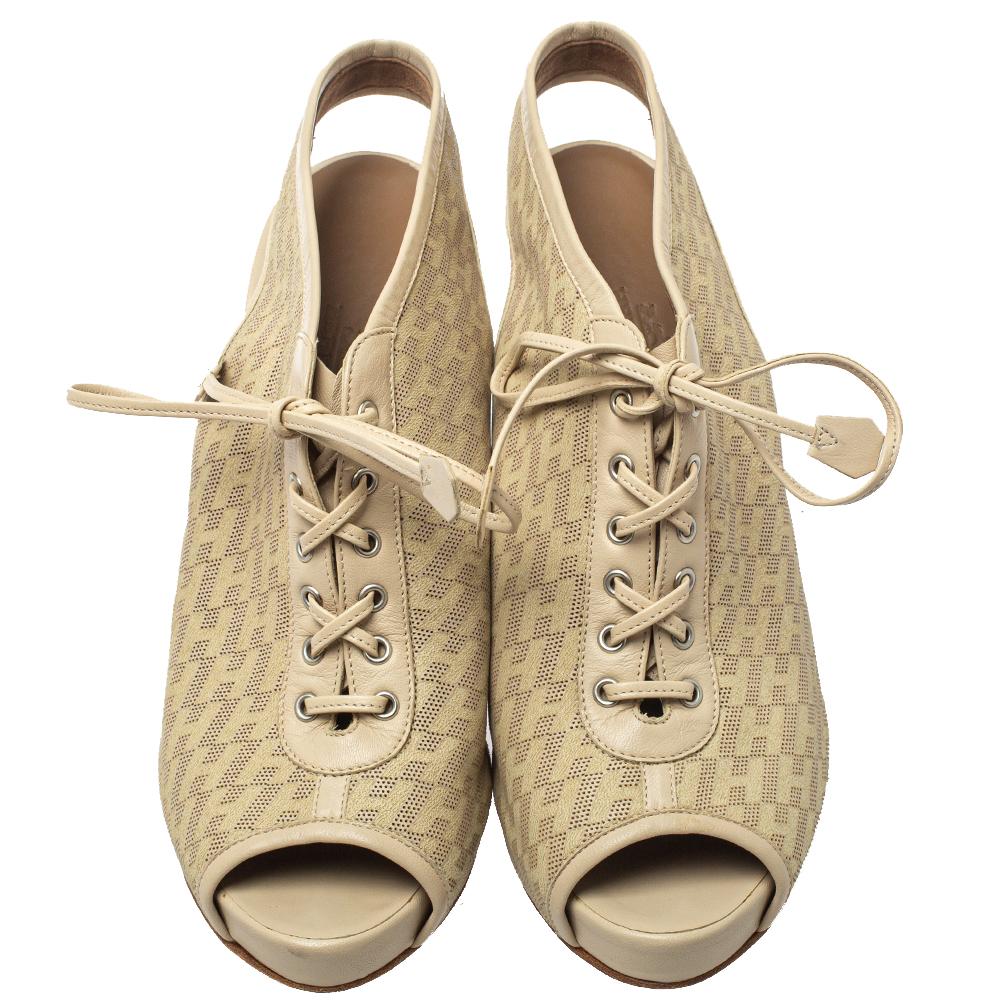 We love the fashion statement this pair makes! Using perforated leather to form the booties, Hermes adds the iconic 'H' for a luxurious effect, simple lace-up closure on the uppers, platforms, and 12.5 cm heels to complete the stunning