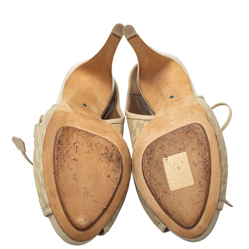 Hermes Beige Perforated Leather Garrigue Peep Toe Booties Size 40 In Good Condition In Dubai, Al Qouz 2