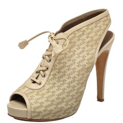 Perforierte Garrigue Peep Toe Booties aus Leder in Beige von Hermes, Größe 40