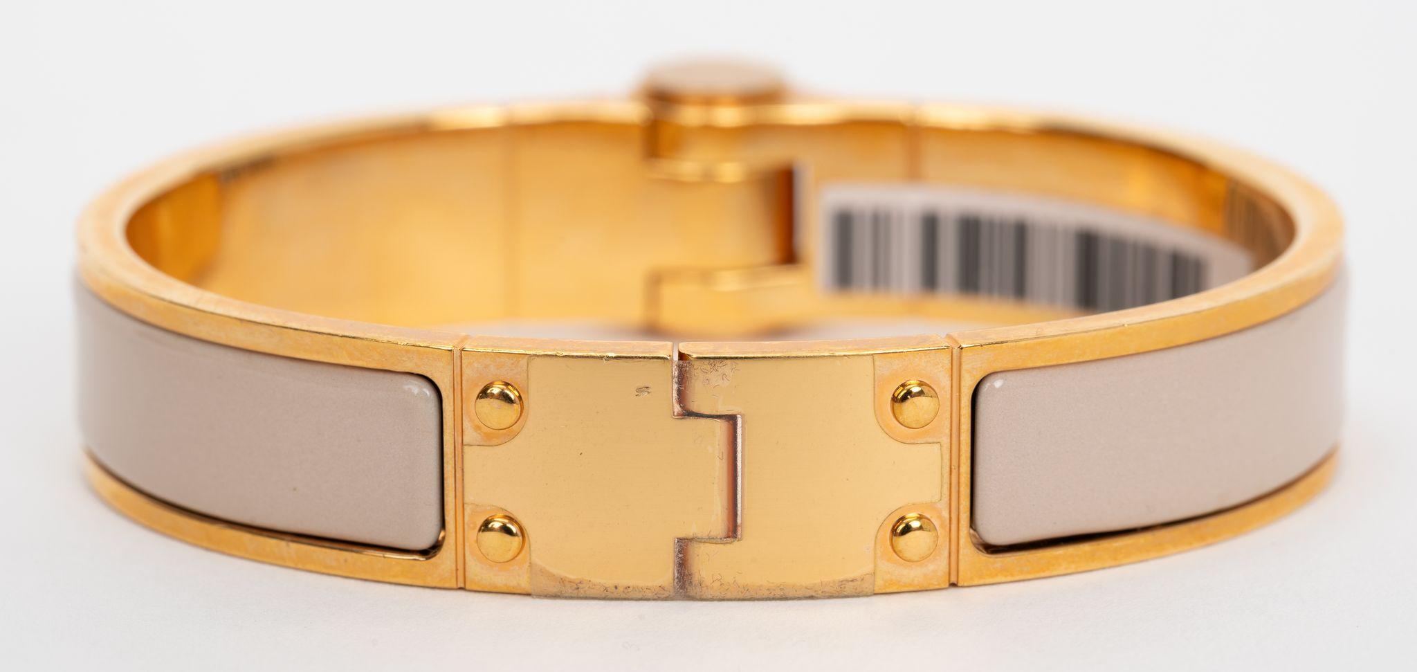 Hermes Enamel Hindged Charniere Bracelet Bangle in size PM. Beige rosé lacquered and gold . Interior circumference 7.5