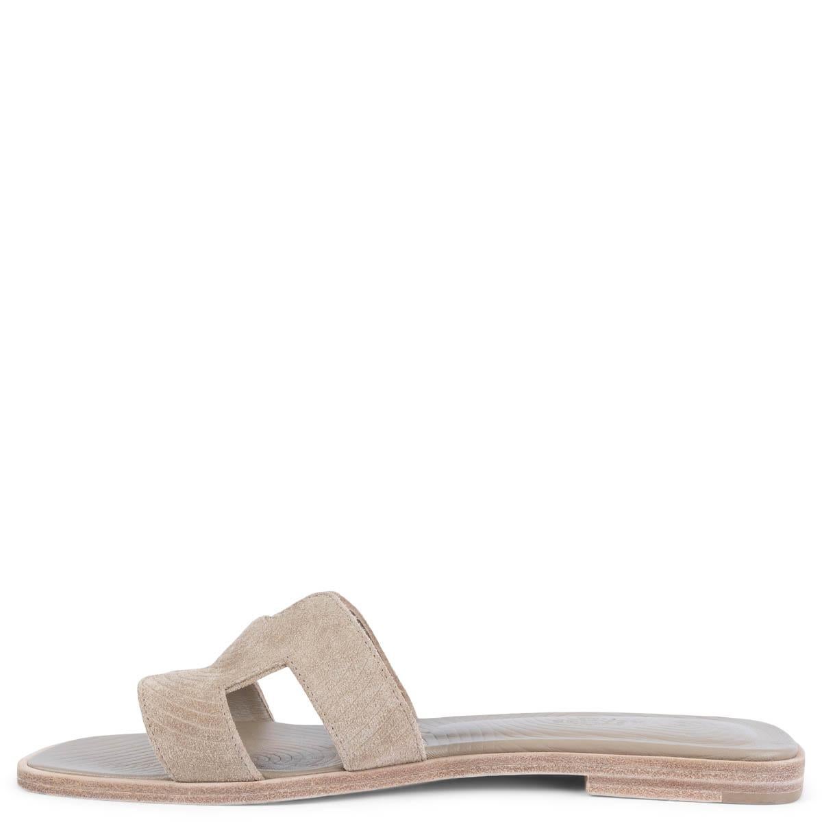 HERMES Beige Sable suede VIBRATO ORAN Slides Sandals Shoes 37 In Excellent Condition In Zürich, CH