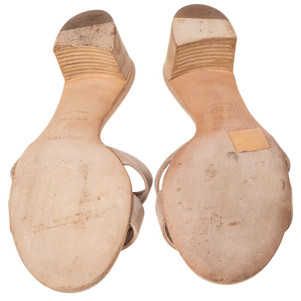 Hermes Beige Suede Oasis Block Heel Slide Sandals Size 37 In Good Condition In Dubai, Al Qouz 2
