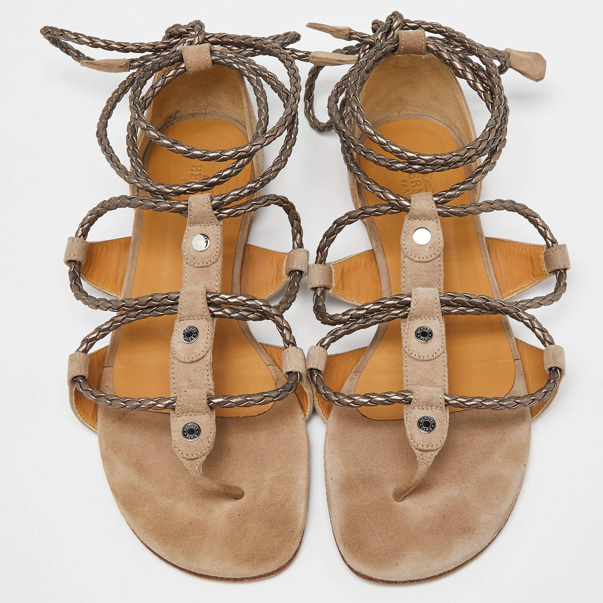 Hermes Beige Suede Thong Strappy Flat Slides Size 38 In Fair Condition In Dubai, Al Qouz 2