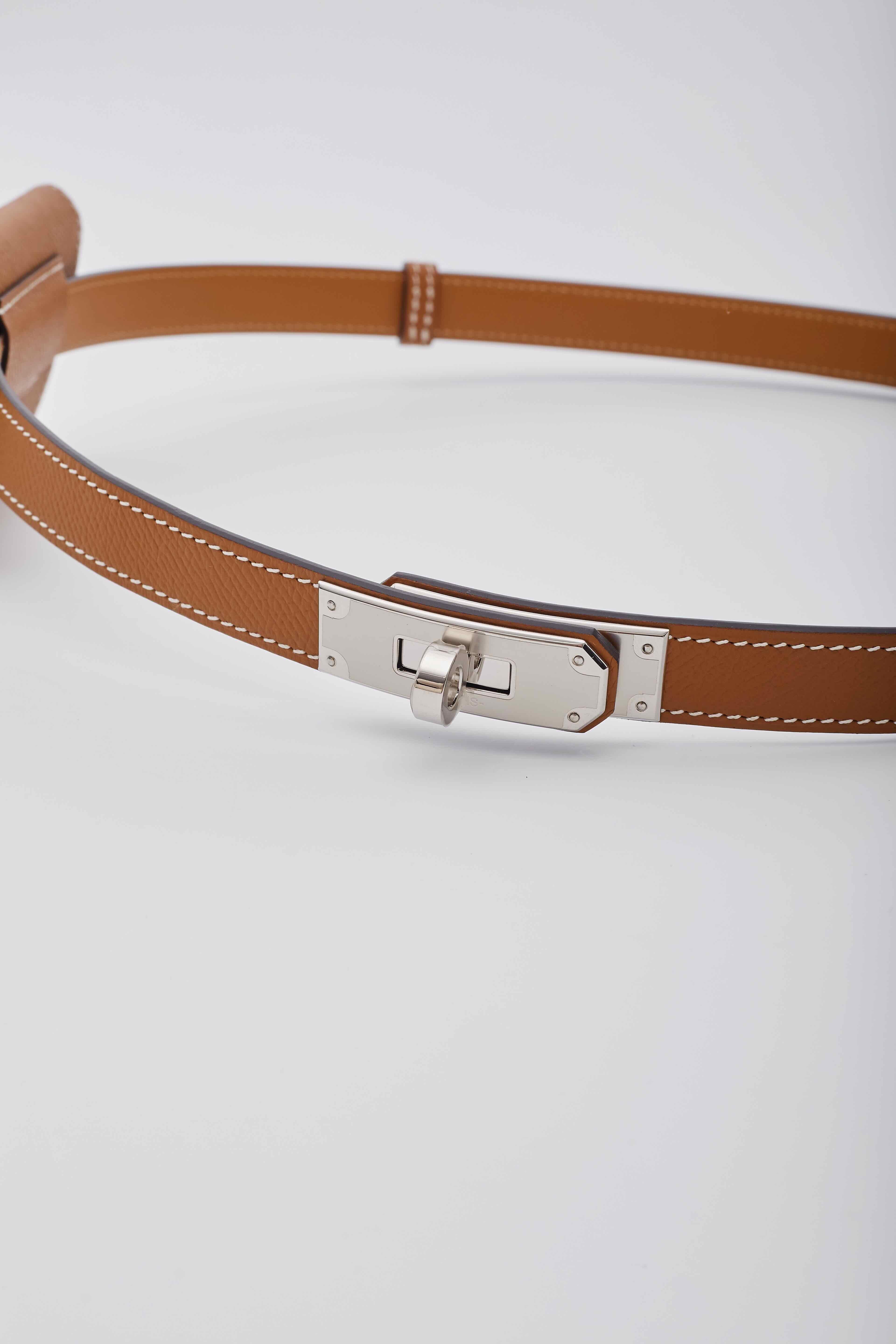 This belt is made of Epsom calfskin leather in golden brown. This one-size-fits-most belt features a discreet sliding system and can be worn at the waist or low at the hips, secured with a classic silver plated Kelly turn lock on the front.

Color: