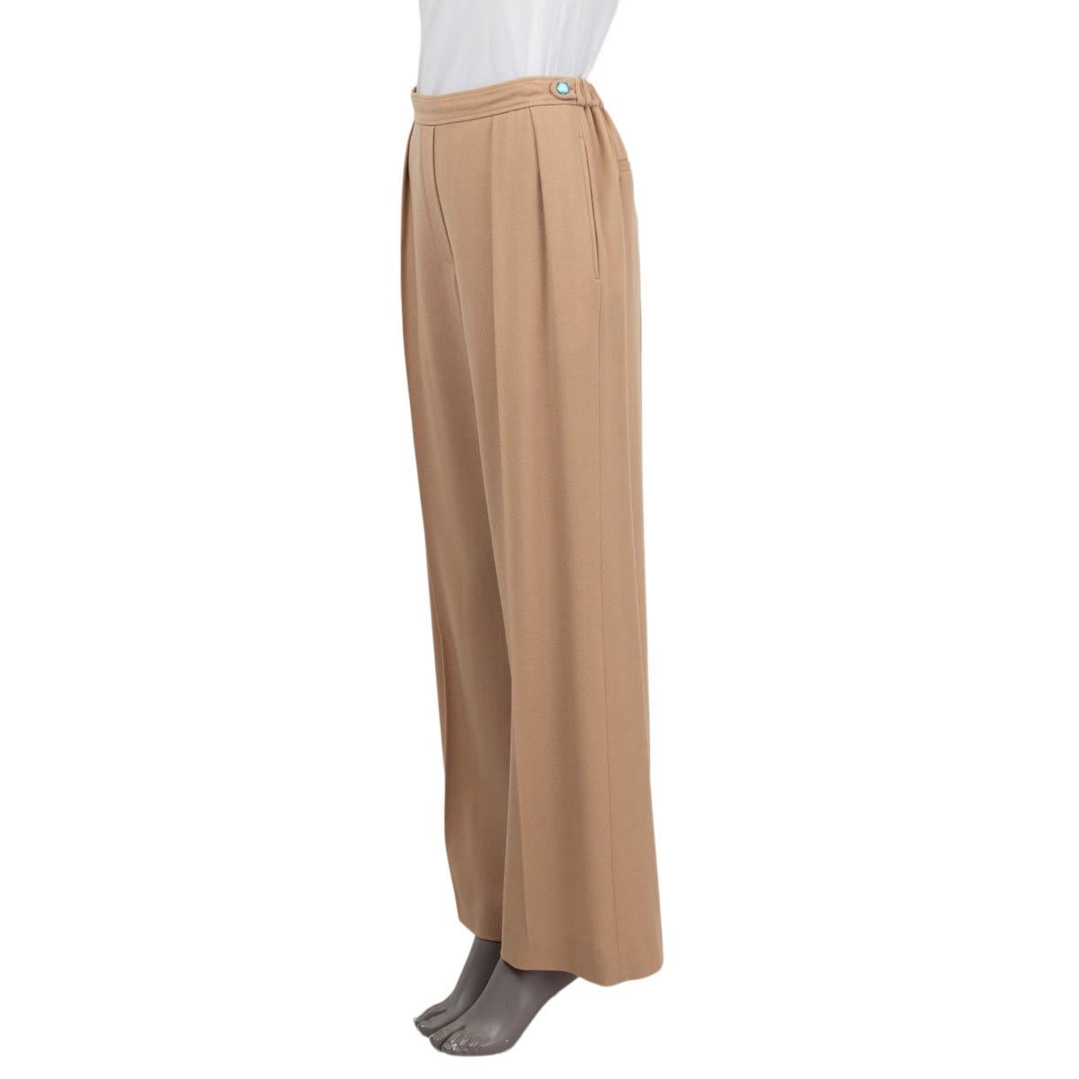 100% authentic Hermès Pre-Fall 2020 'Esprit Pyjama' pleated pants in beige virgin wool (98%), elastane (1%) and polyamide (1%). Feature two side slit pockets and two sewn shut slit pockets at the back. Have an elastic waistband and two faux