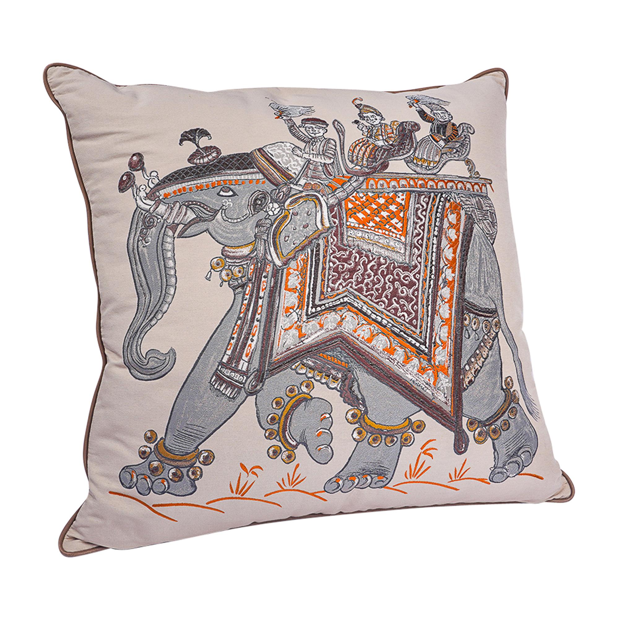 Coussin Hermès Beloved India GM gris / marron / orange, neuf Unisexe en vente