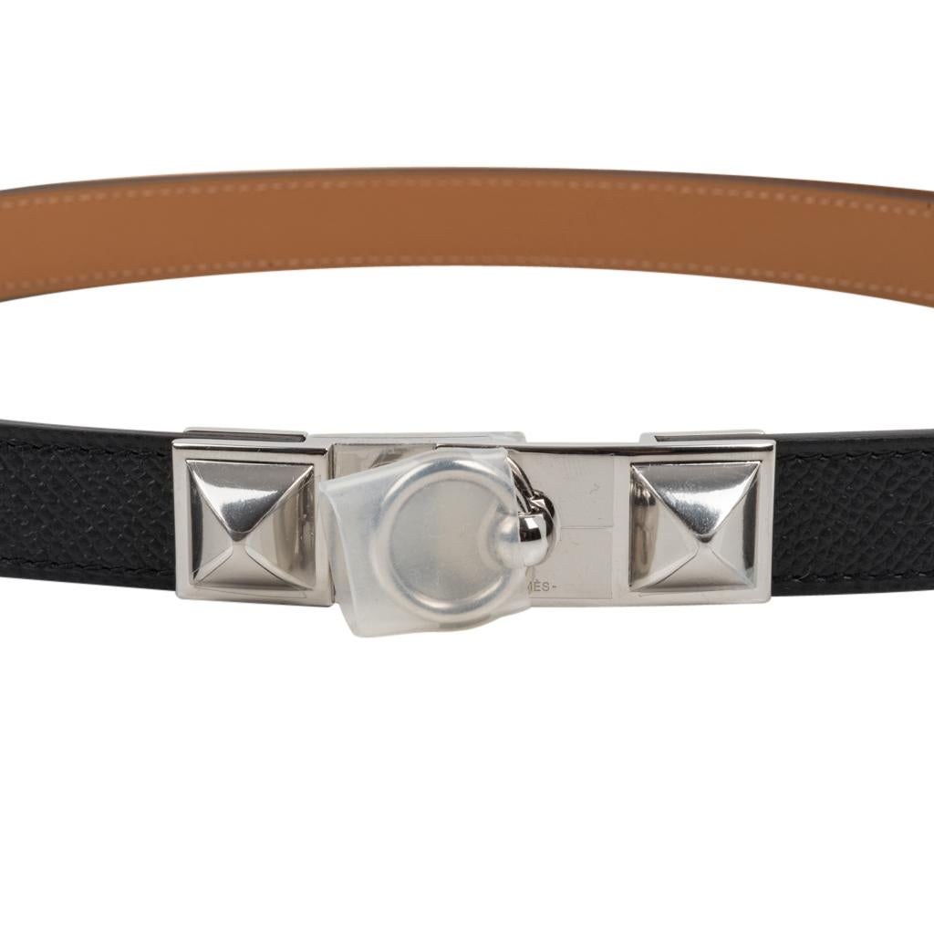 Mightychic offers an Hermes adjustable Rivale 18 belt featured in Black Epsom leather.
Palladium medor hardware.
Wonderful one size than fits most can be worn either at the waist or on the hip works on a sliding system.
Measures .7