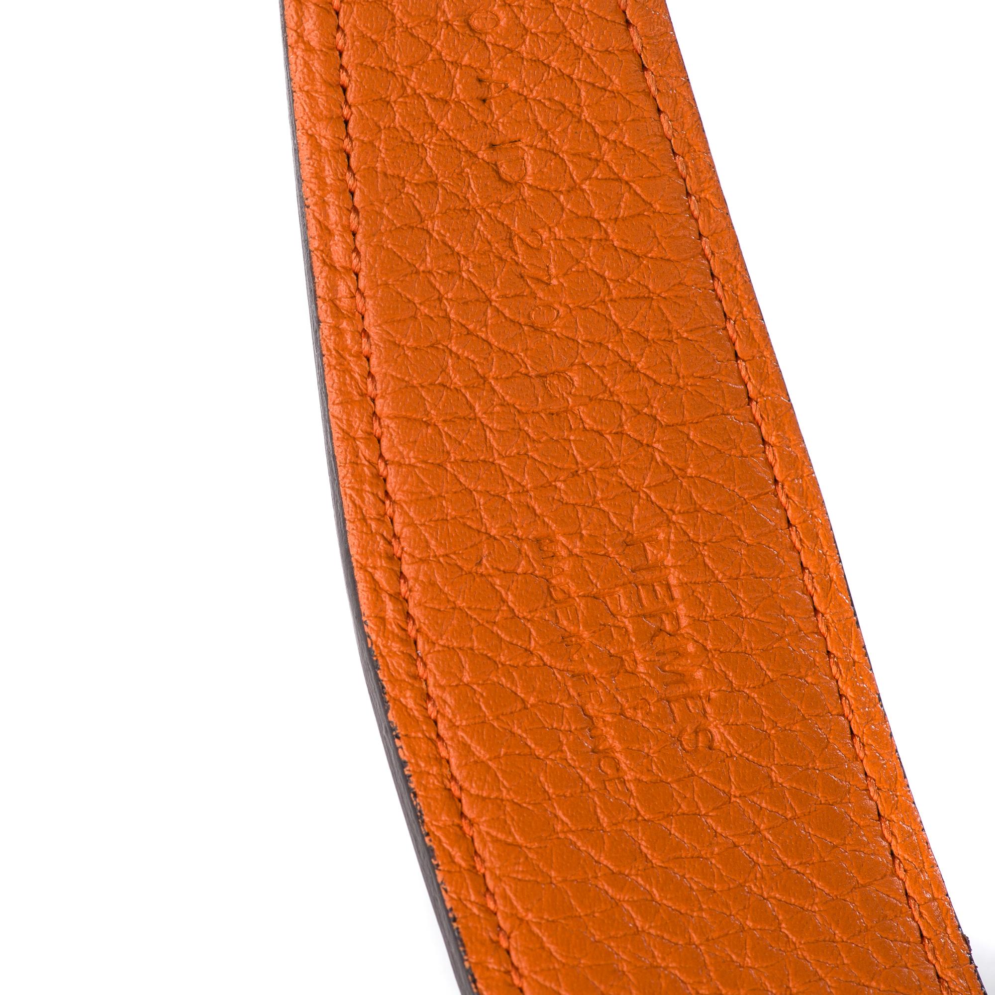 Amazing Hermès belt Reverso for men with Togo orange leather and black bow leather on the other side.
Size: 90
