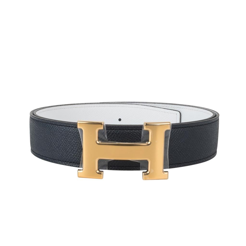 Guaranteed authentic Hermes coveted reversible 32 mm Constance H belt features rare White and Black Epsom leathers. 
These striking colours are a rare combination!
Rich with gold signature H buckle. 
Signature HERMES PARIS MADE IN FRANCE is stamped