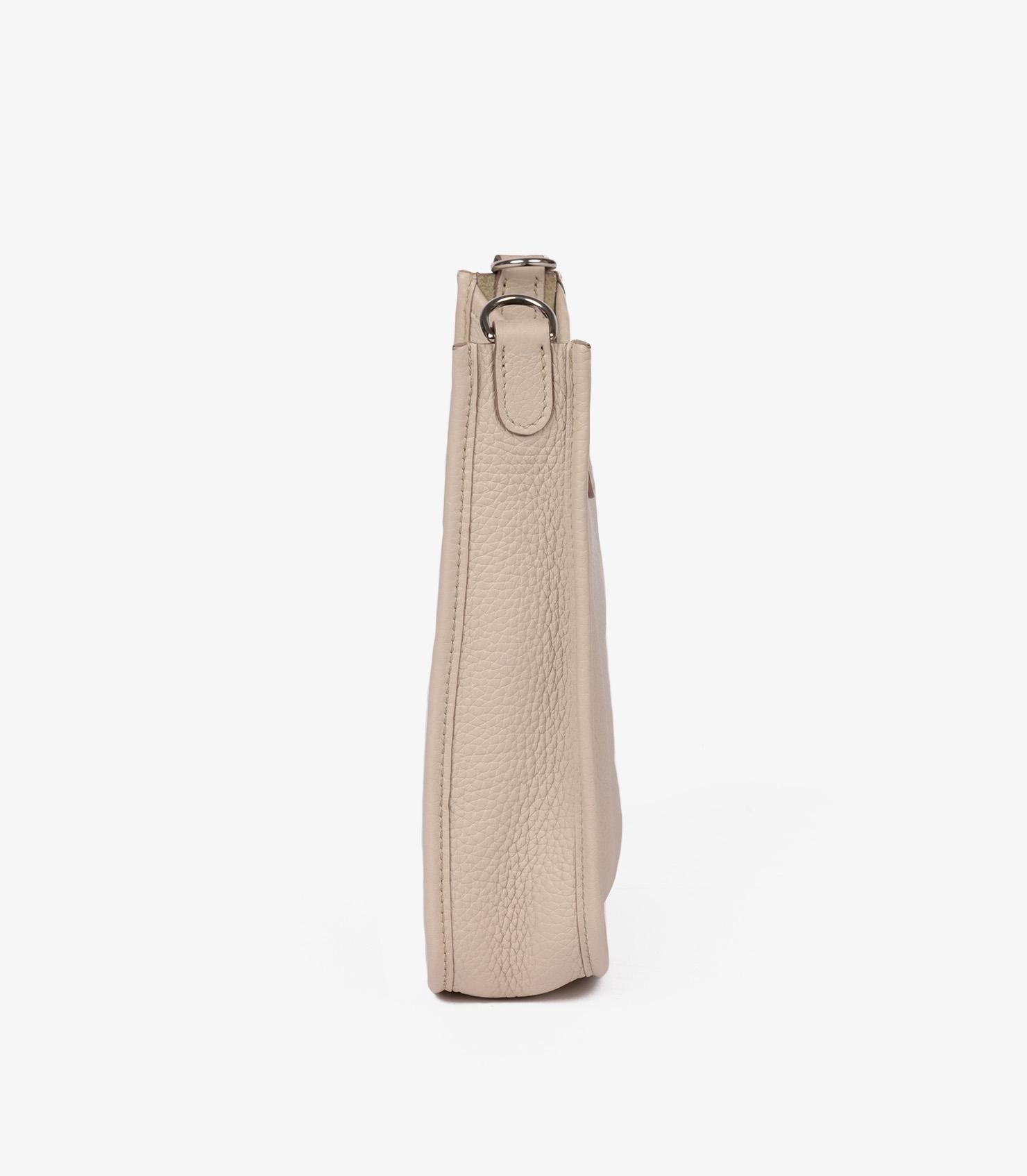 Hermès Beton Clemence Leather Evelyne TPM im Zustand „Hervorragend“ im Angebot in Bishop's Stortford, Hertfordshire