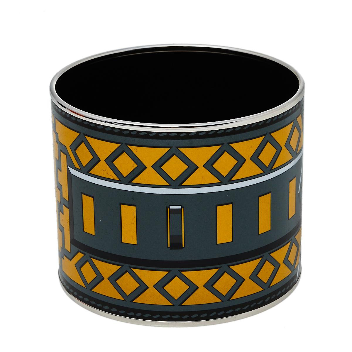 Hermes presents this stylish and chic enamel bracelet. It features a print throughout inspired by the house's iconic Collier De Chien bracelet. Hallmark details on the inside bring this creation to completion.

