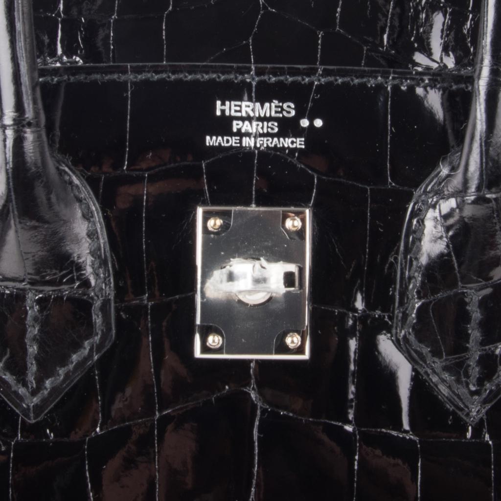 Guaranteed authentic Hermes Birkin 25 bag features classic timeless Black niloticus crocodile.
Fresh with palladium hardware. 
This divine jewel and easily moves from day to night.
NEW or NEVER WORN  
Comes with the lock and keys in the clochette,