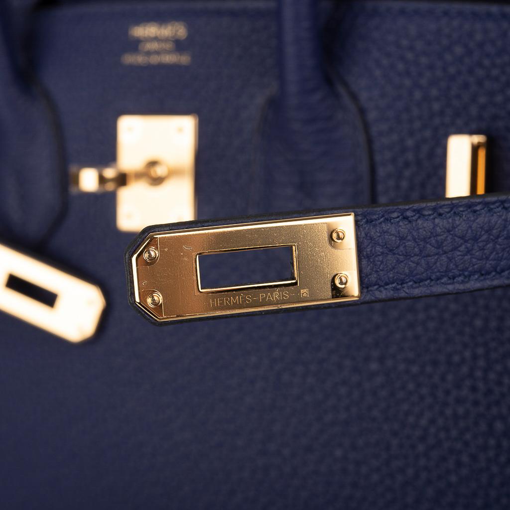 Hermes Birkin 25 bag is featured in Bleu Encre.
Rich with gold hardware. 
Lush Togo leather is supple and scratch resistant.
Comes with lock, keys, clochette, sleepers, signature Hermes box and raincoat.
final sale 


BAG MEASURES:
LENGTH 25 cm /