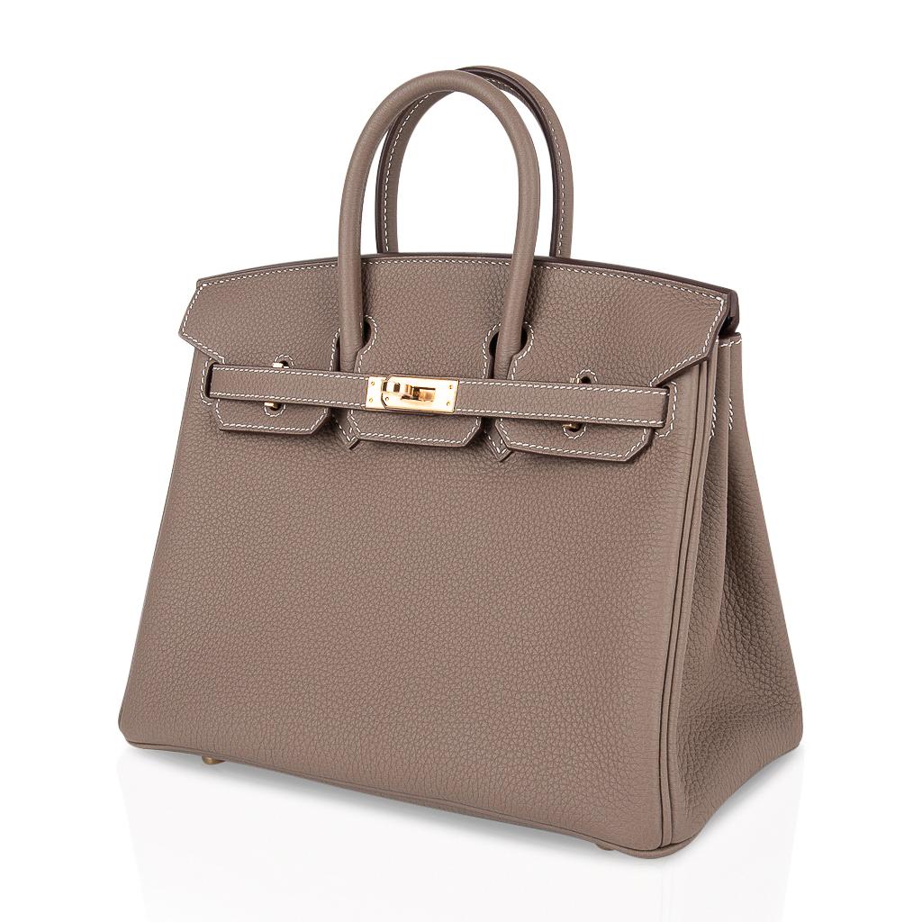 Hermes Birkin 25 Bag Etoupe Togo Gold Hardware Neutral Perfection In New Condition In Miami, FL