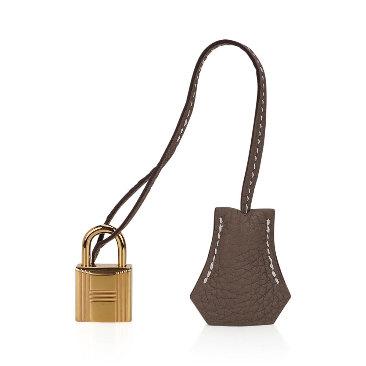 Hermes Birkin 25 Bag Etoupe Togo Leather and Gold Hardware Neutral Perfection In New Condition For Sale In Miami, FL